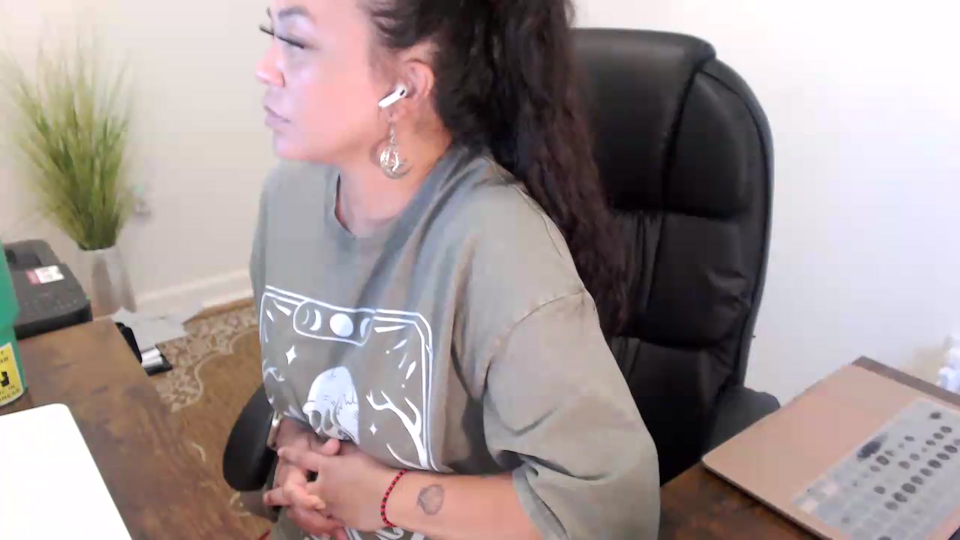 Gallery image thumbnail from MickaylaStar's myfreecams stream on, 07/10/2026, 17:23 image 19 of 20