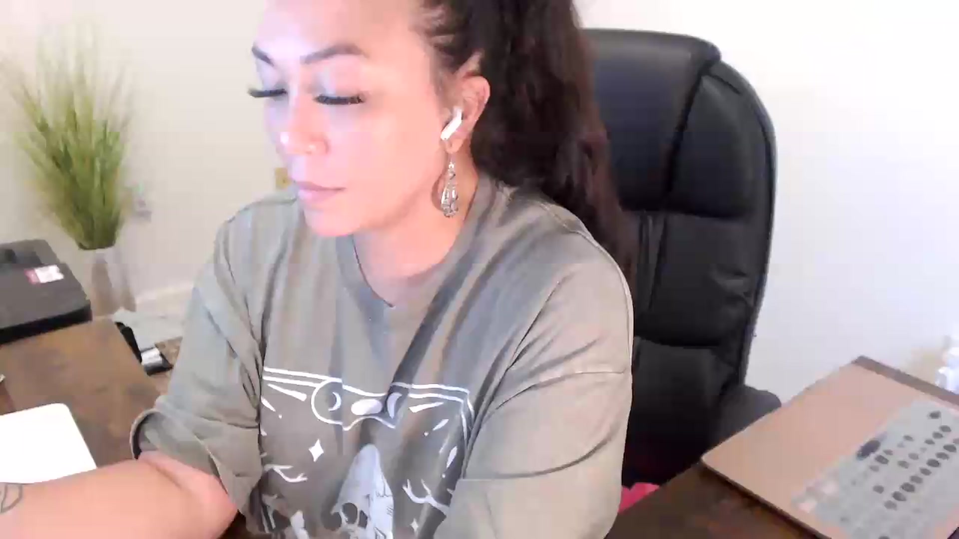 Gallery image thumbnail from MickaylaStar's myfreecams stream on, 07/10/2026, 17:23 image 13 of 20