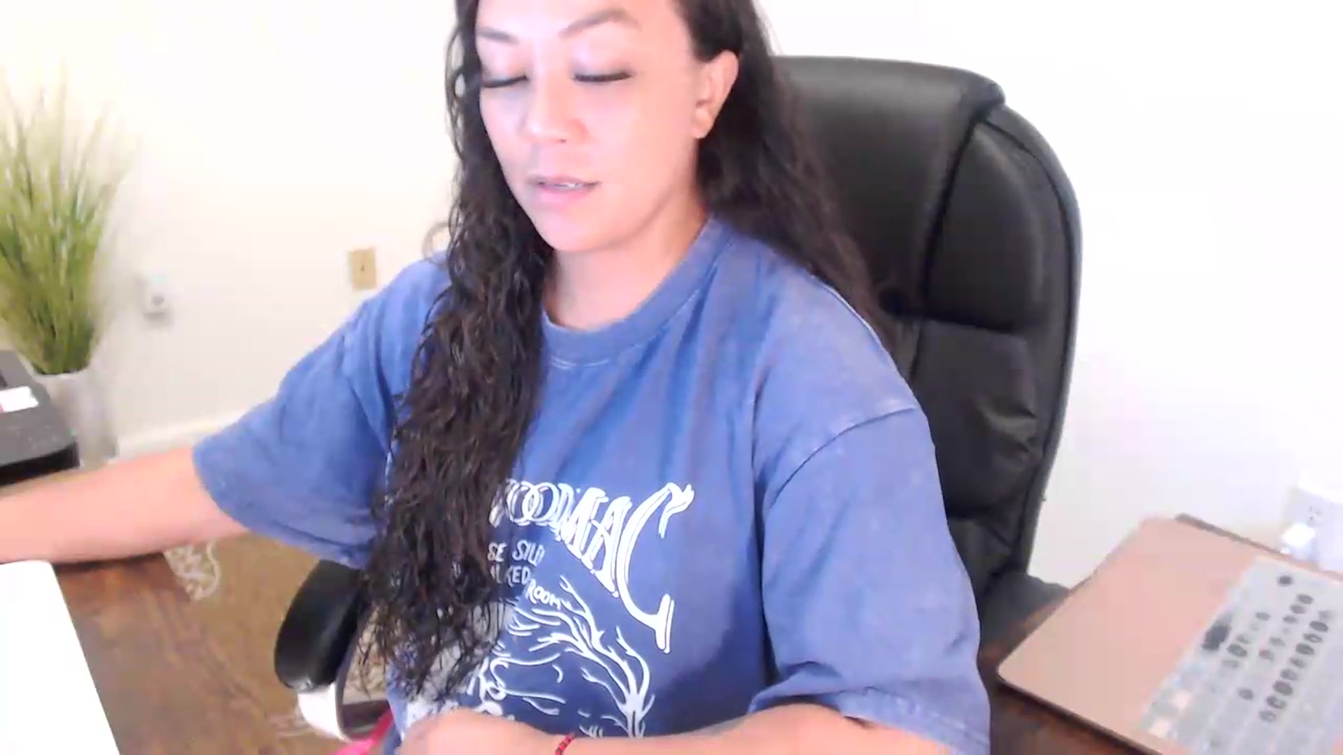 Gallery image thumbnail from MickaylaStar's myfreecams stream on, 07/13/2026, 15:10 image 11 of 20