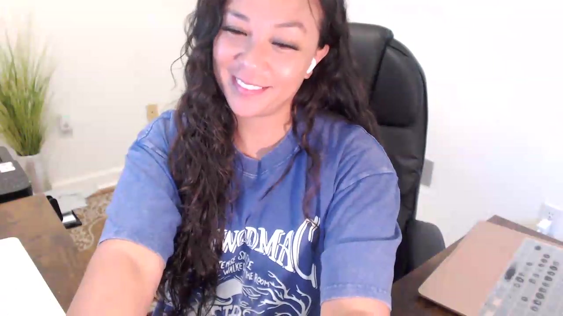 Gallery image thumbnail from MickaylaStar's myfreecams stream on, 07/13/2026, 18:04 image 10 of 20