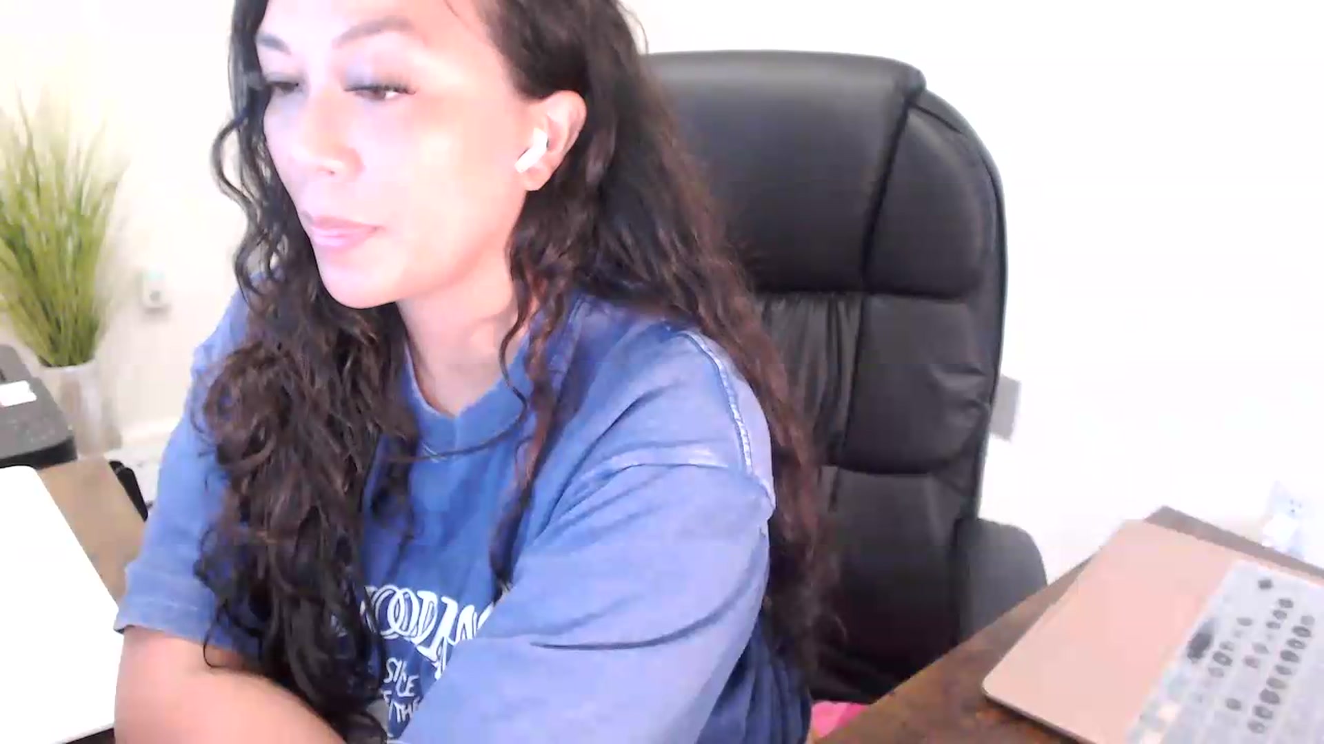 Gallery image thumbnail from MickaylaStar's myfreecams stream on, 07/13/2026, 18:04 image 6 of 20