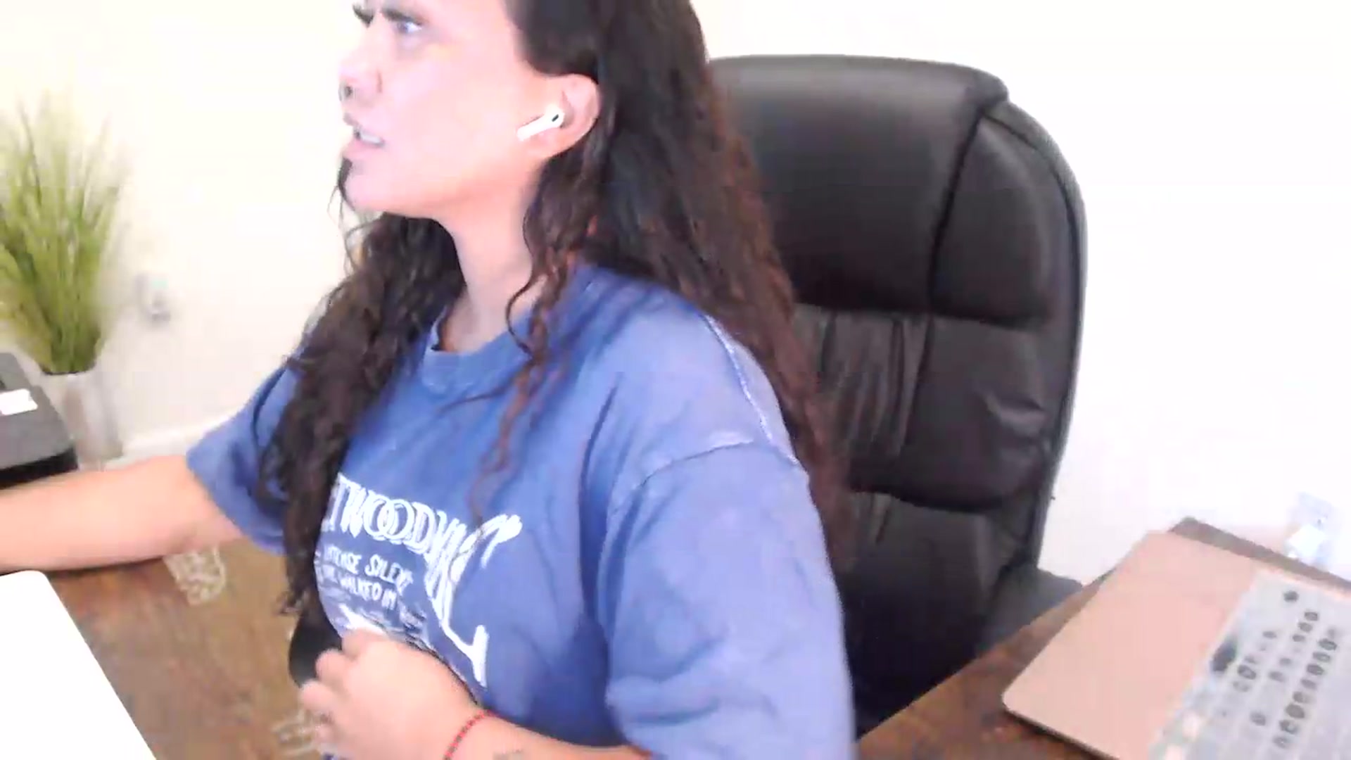 Gallery image thumbnail from MickaylaStar's myfreecams stream on, 07/13/2026, 18:04 image 19 of 20