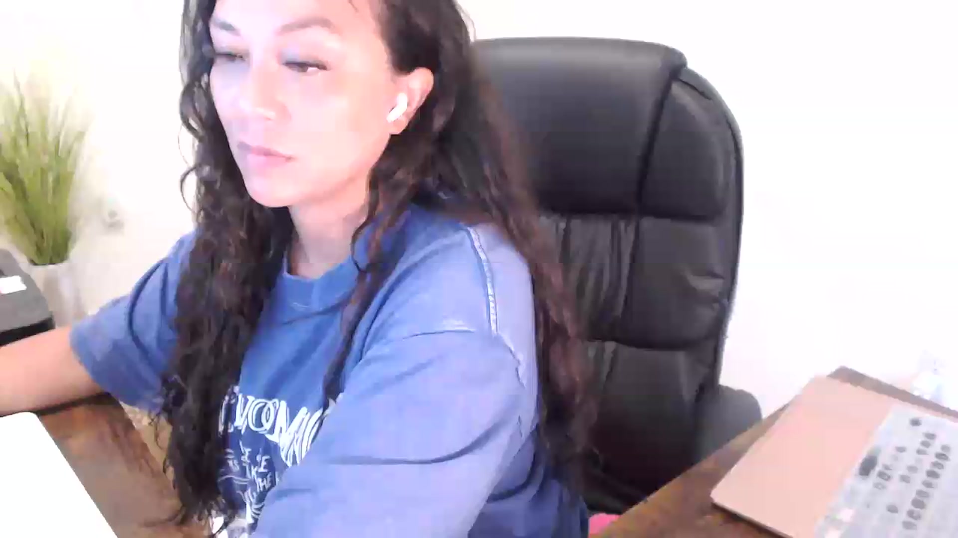 Gallery image thumbnail from MickaylaStar's myfreecams stream on, 07/13/2026, 18:04 image 7 of 20