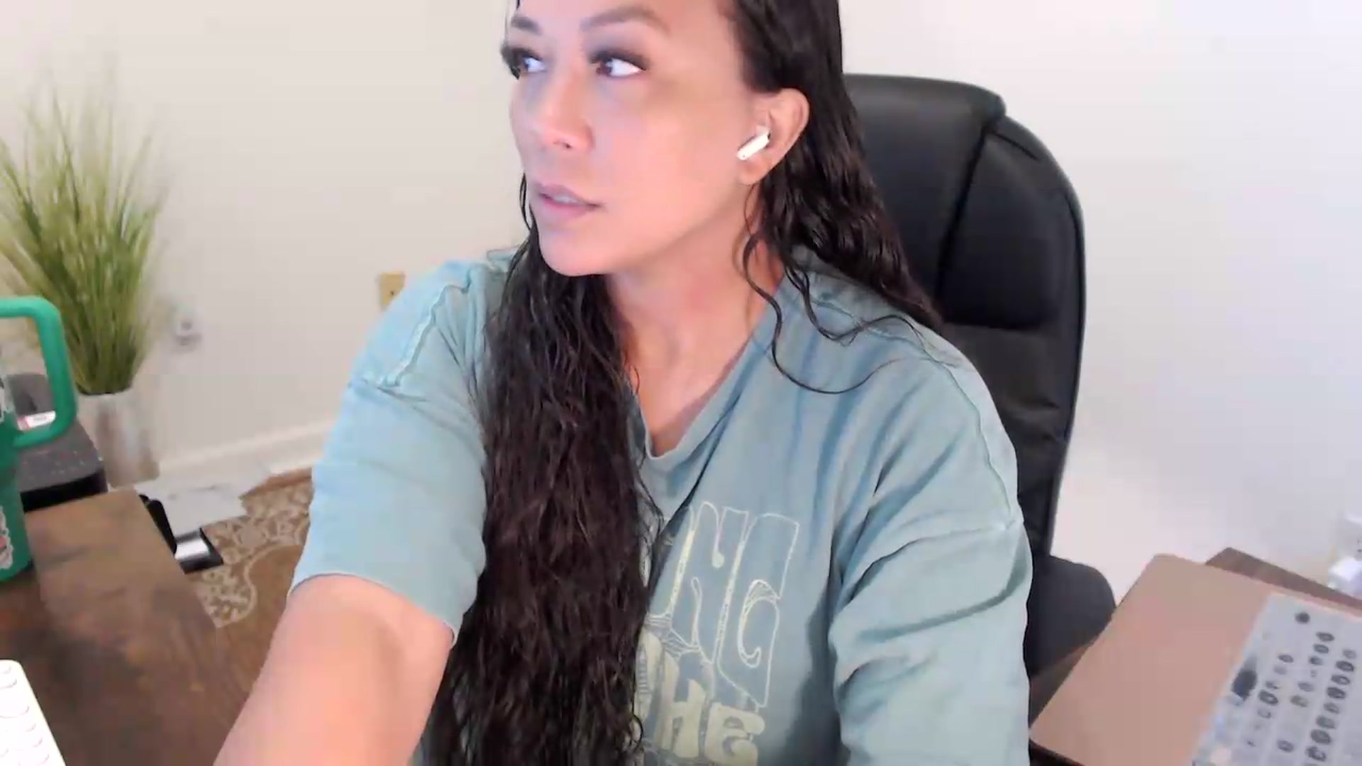 Gallery image thumbnail from MickaylaStar's myfreecams stream on, 07/15/2026, 15:36 image 15 of 20