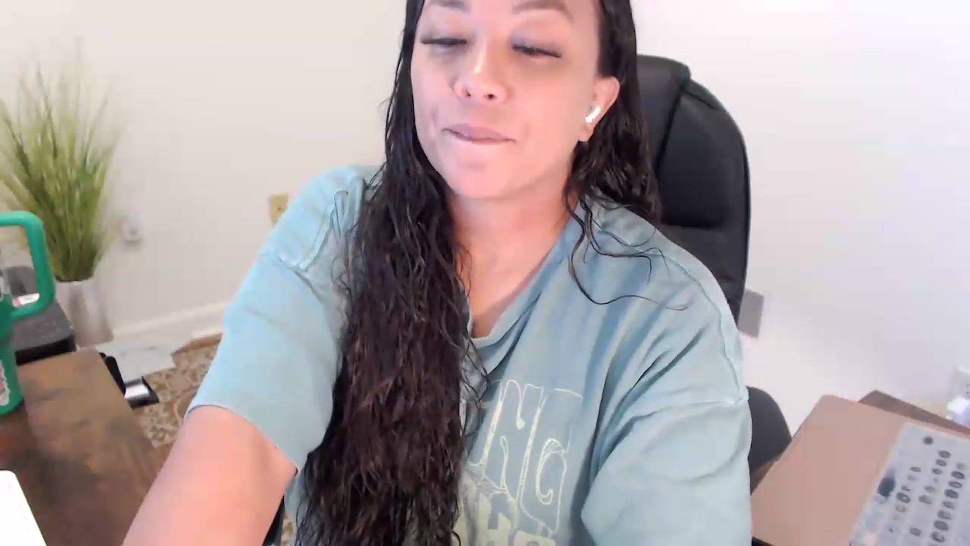 Gallery image thumbnail from MickaylaStar's myfreecams stream on, 07/15/2026, 15:36 image 20 of 20