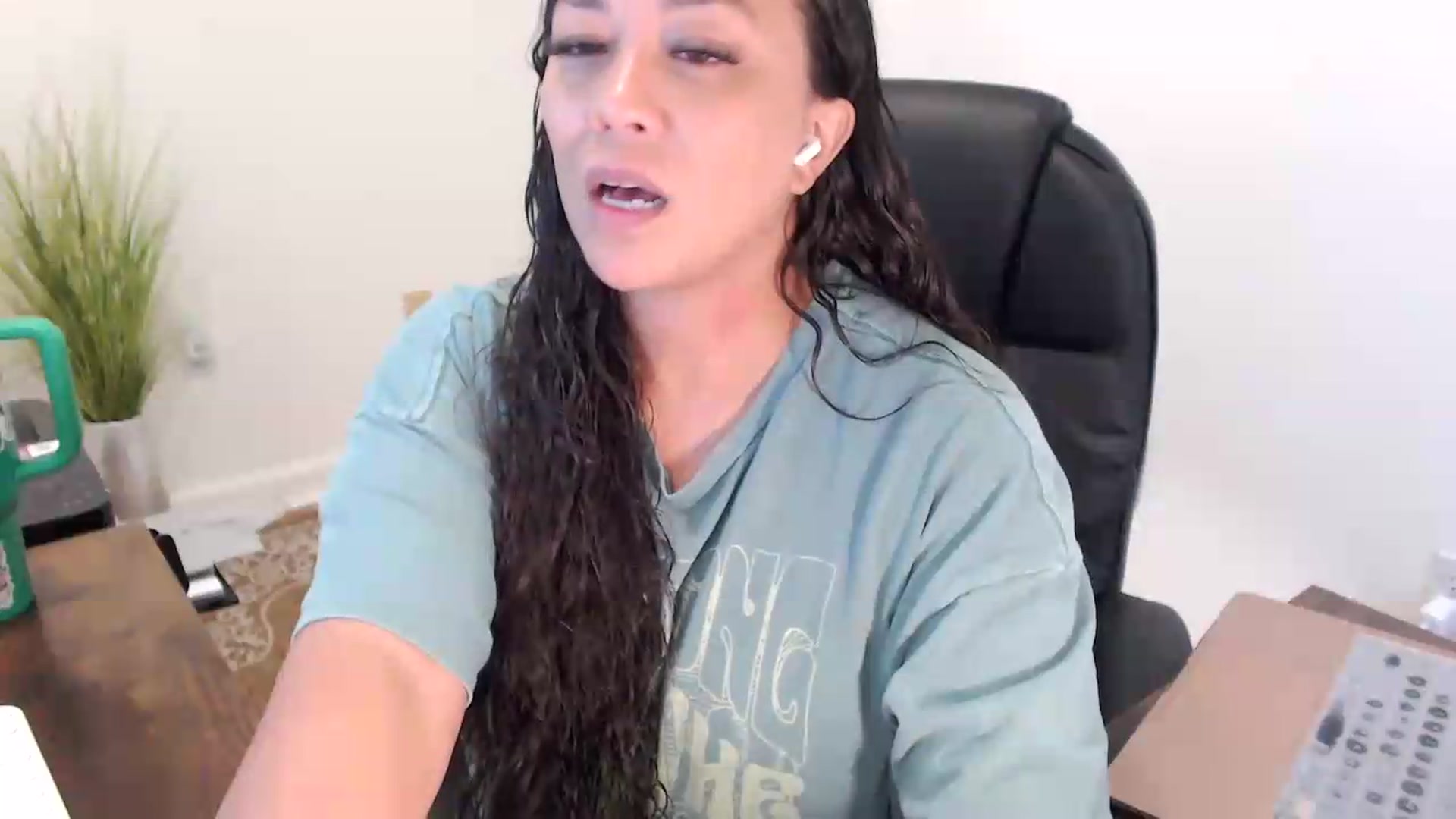 Gallery image thumbnail from MickaylaStar's myfreecams stream on, 07/15/2026, 15:36 image 16 of 20