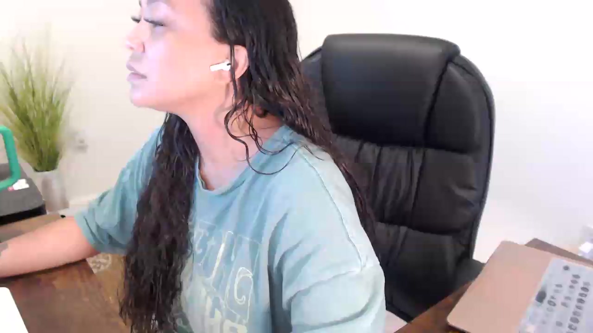 Gallery image thumbnail from MickaylaStar's myfreecams stream on, 07/15/2026, 15:36 image 1 of 20