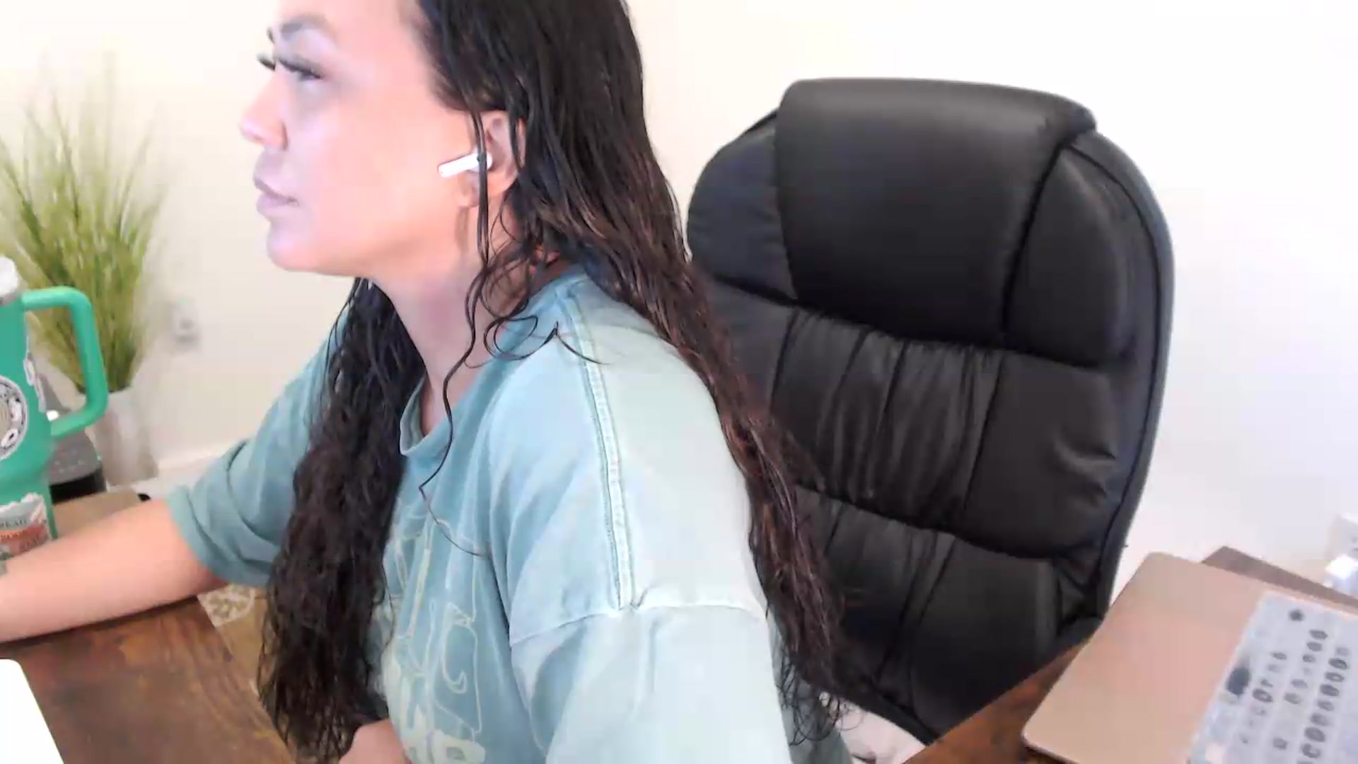 Gallery image thumbnail from MickaylaStar's myfreecams stream on, 07/15/2026, 15:36 image 5 of 20