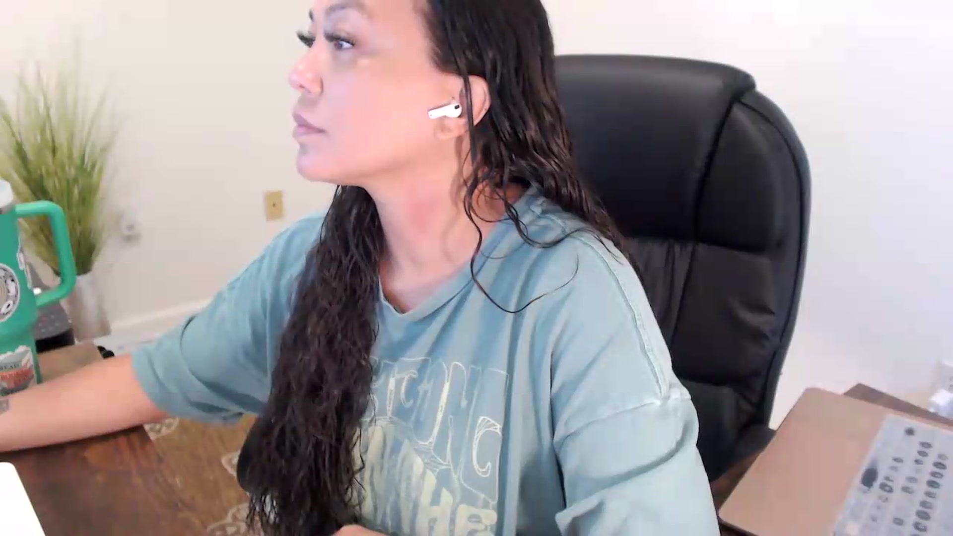 Gallery image thumbnail from MickaylaStar's myfreecams stream on, 07/15/2026, 15:36 image 4 of 20