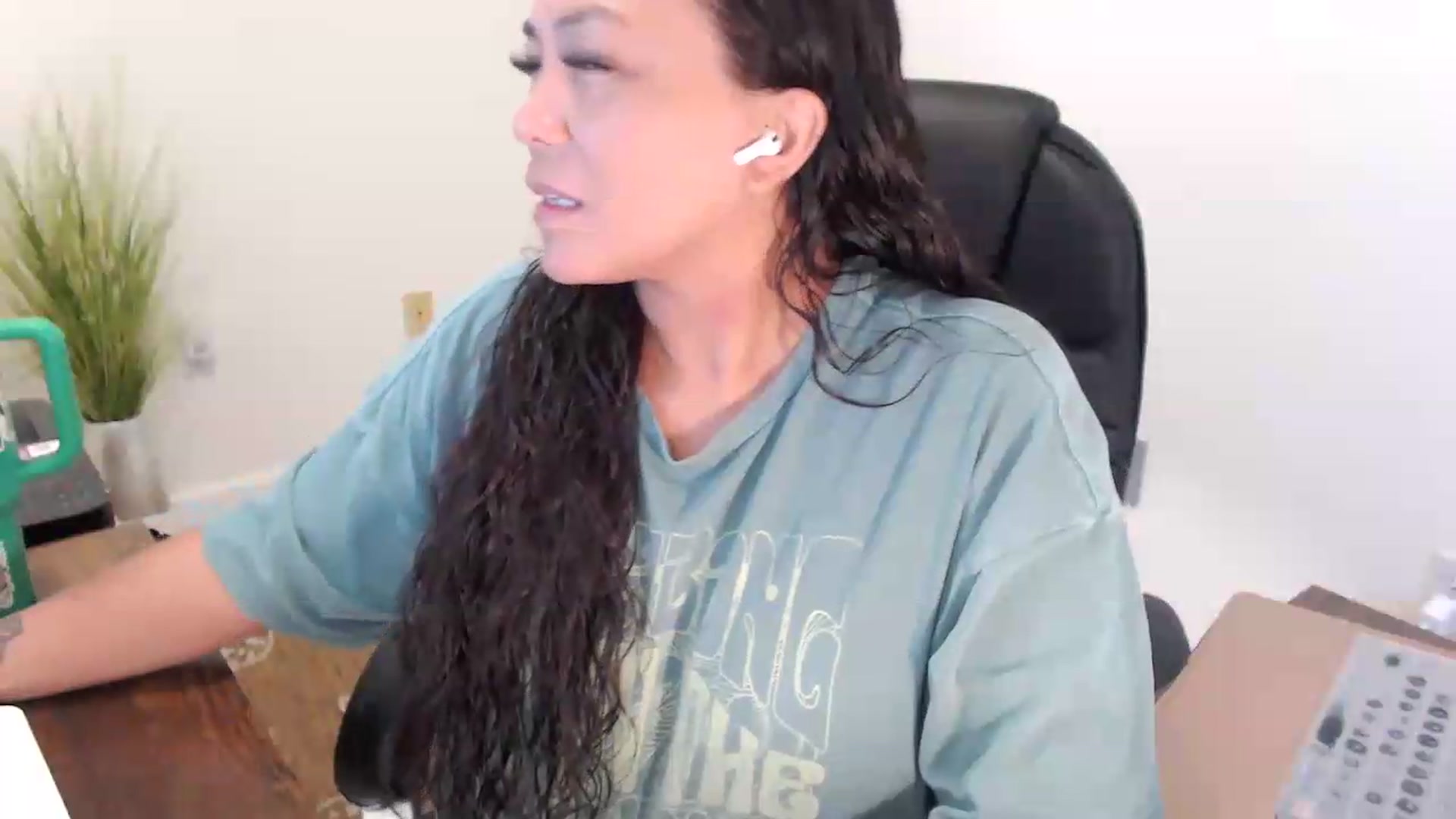 Gallery image thumbnail from MickaylaStar's myfreecams stream on, 07/15/2026, 15:36 image 17 of 20
