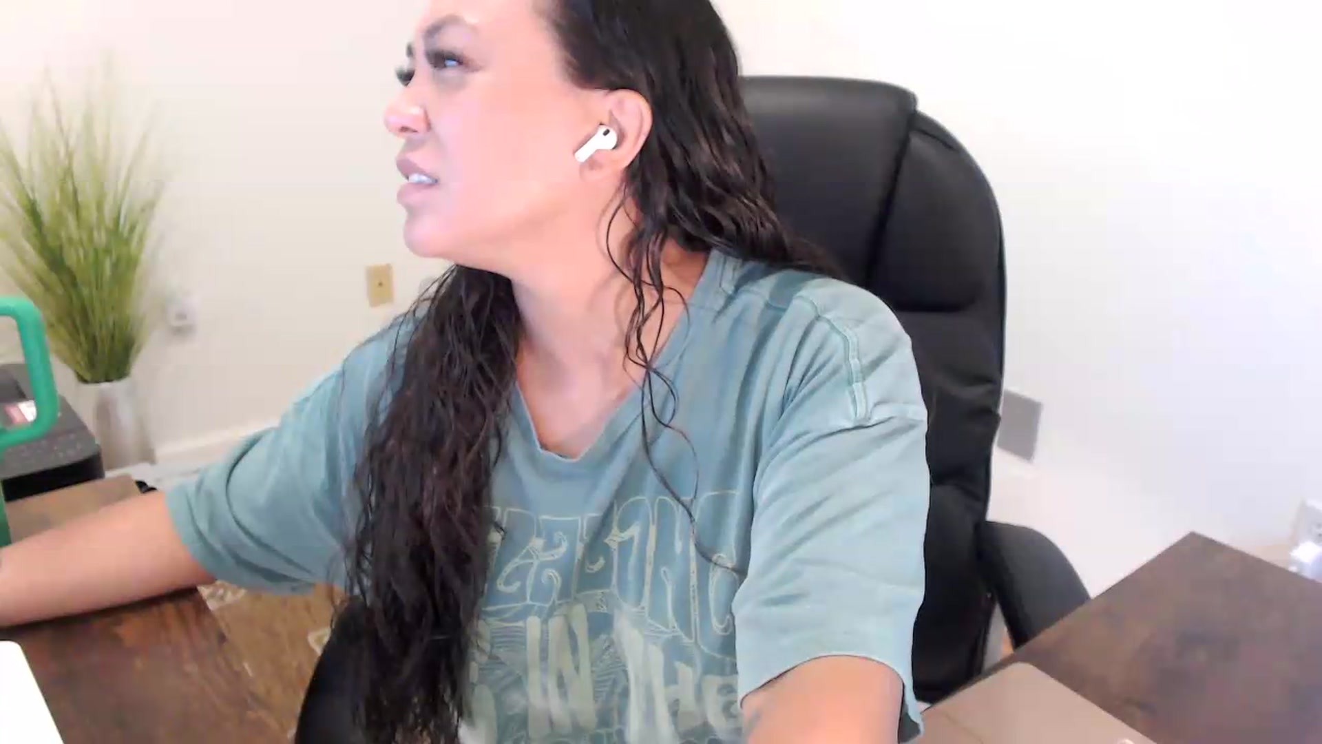 Gallery image thumbnail from MickaylaStar's myfreecams stream on, 07/15/2026, 16:54 image 10 of 20