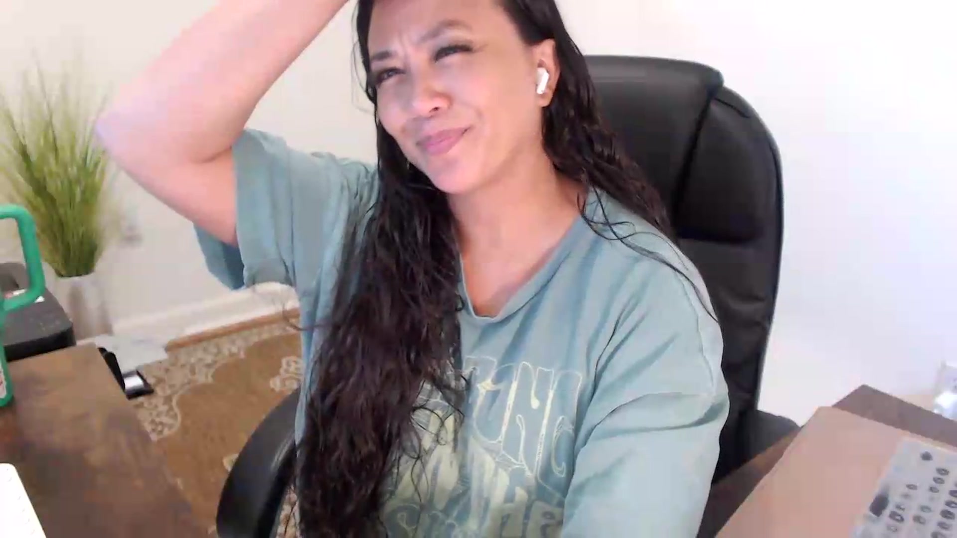 Gallery image thumbnail from MickaylaStar's myfreecams stream on, 07/15/2026, 16:54 image 4 of 20