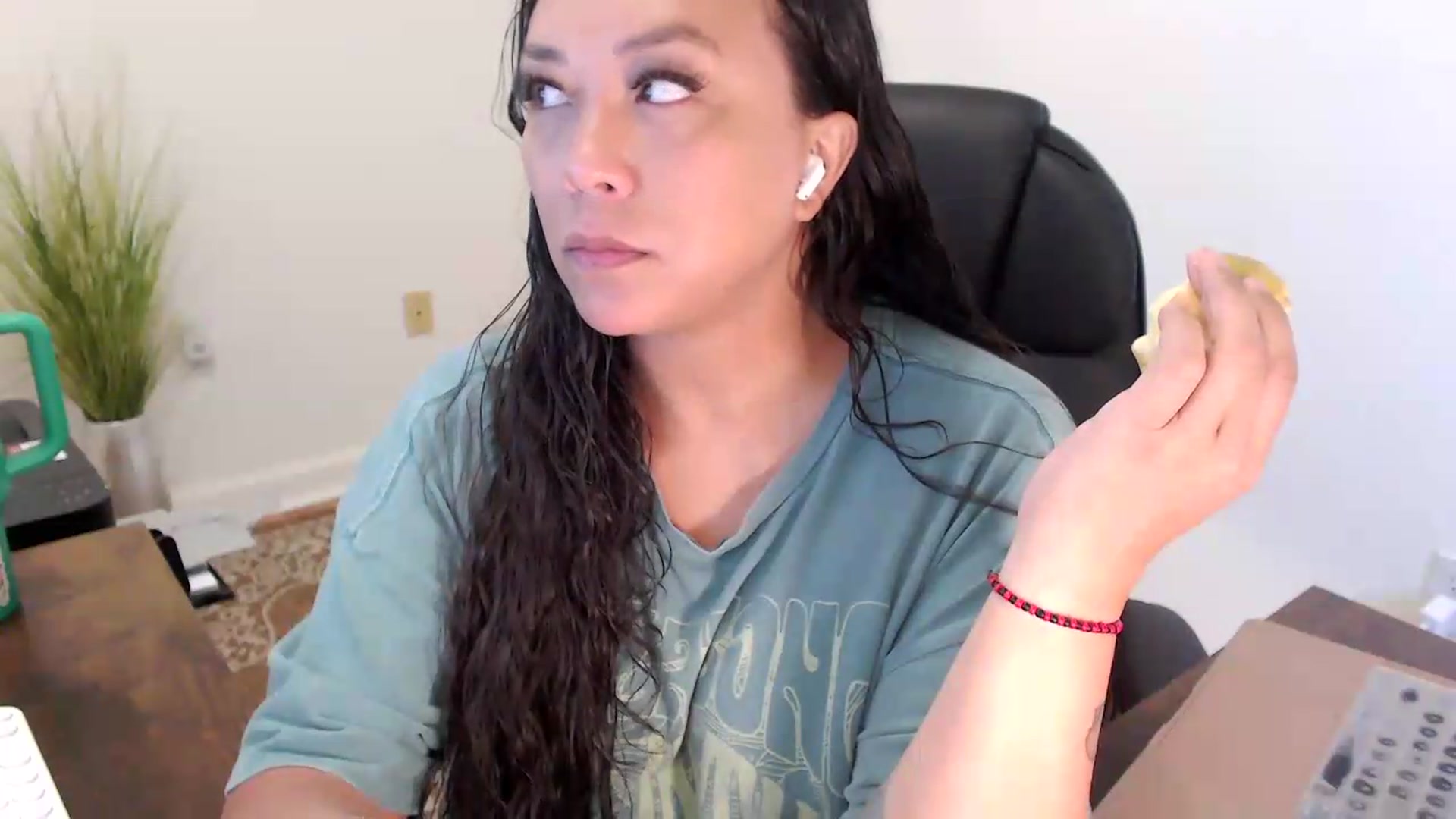 Gallery image thumbnail from MickaylaStar's myfreecams stream on, 07/15/2026, 16:54 image 5 of 20
