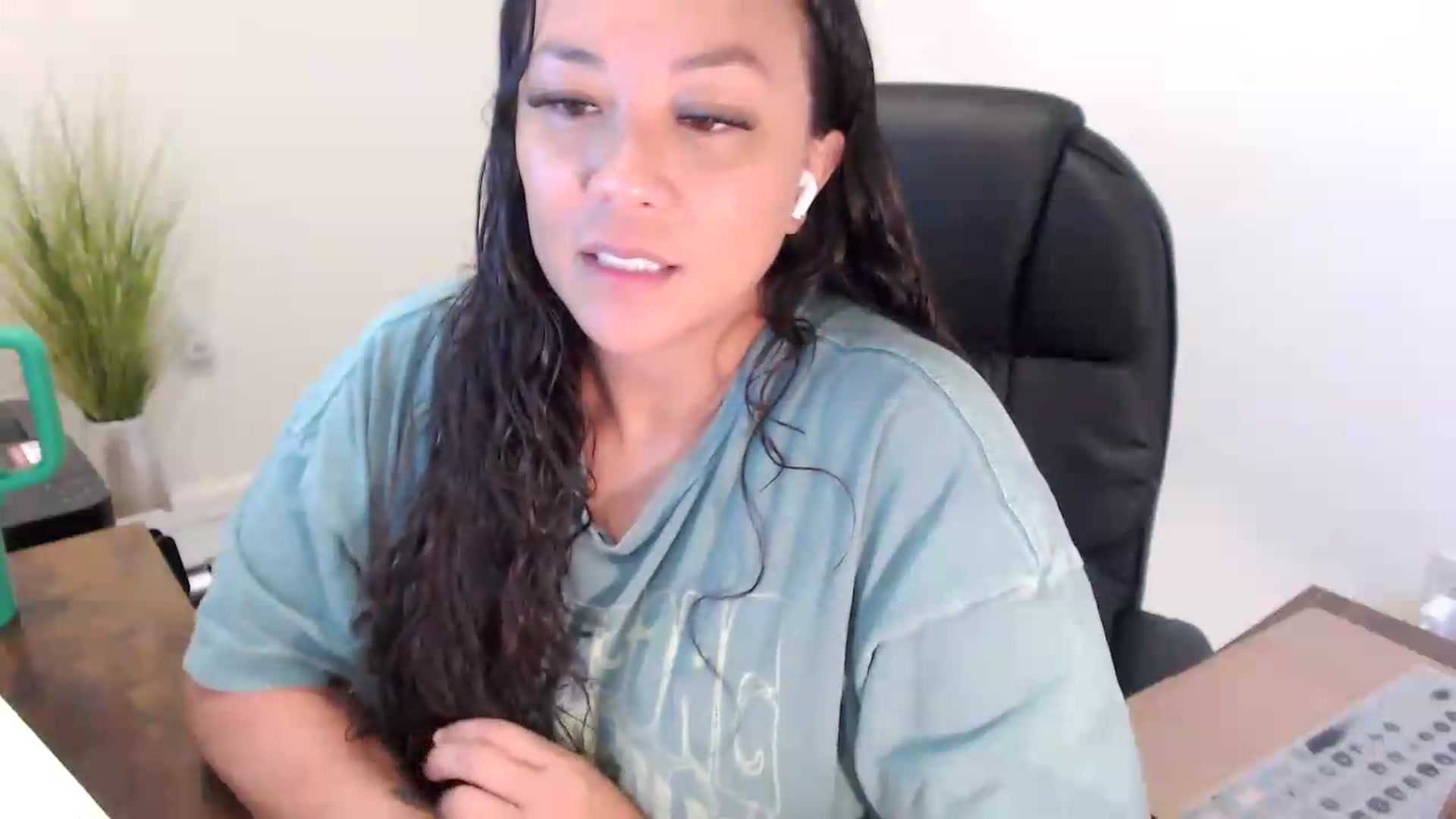 Gallery image thumbnail from MickaylaStar's myfreecams stream on, 07/15/2026, 16:54 image 12 of 20
