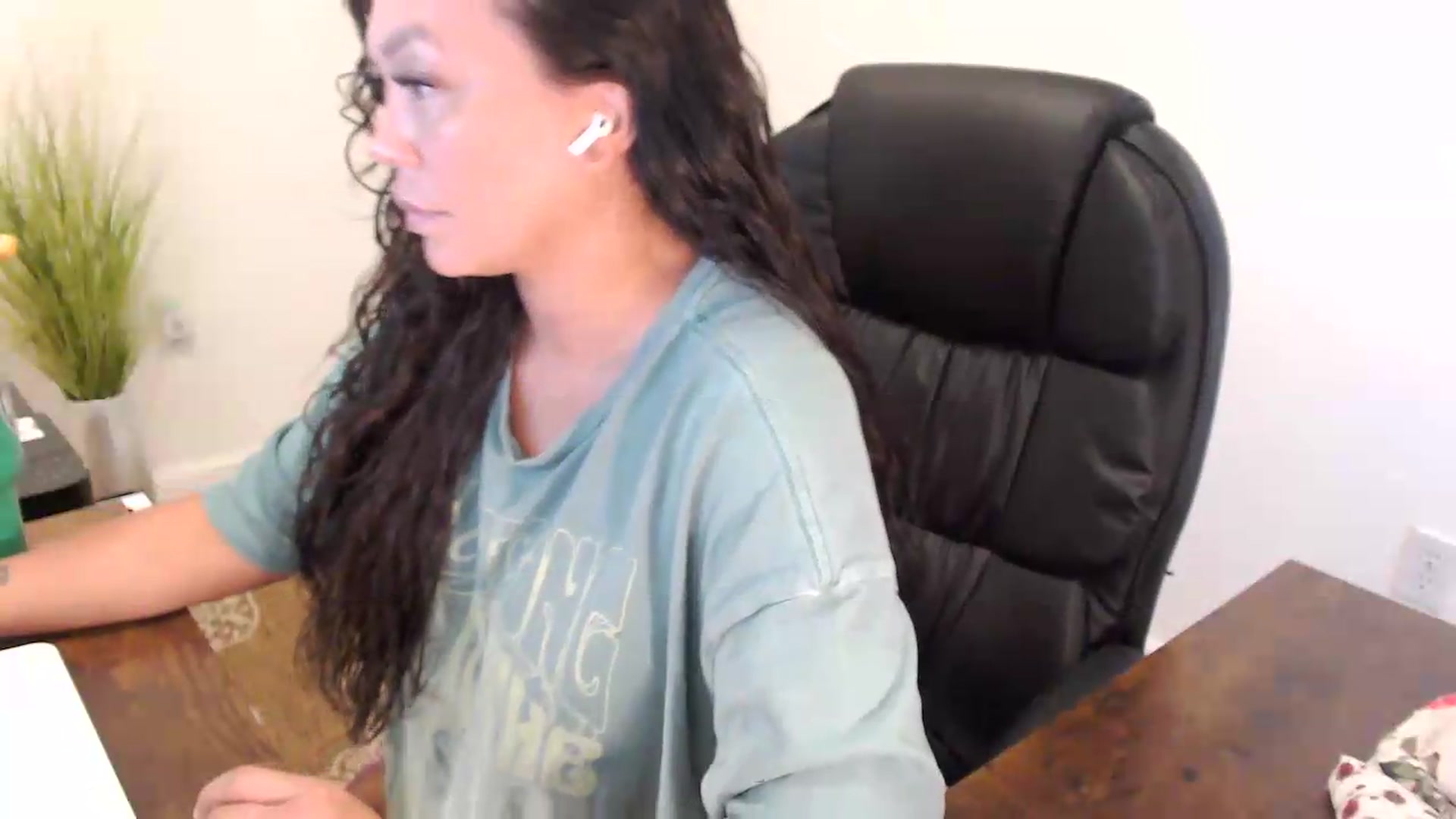 Gallery image thumbnail from MickaylaStar's myfreecams stream on, 07/15/2026, 18:21 image 16 of 20