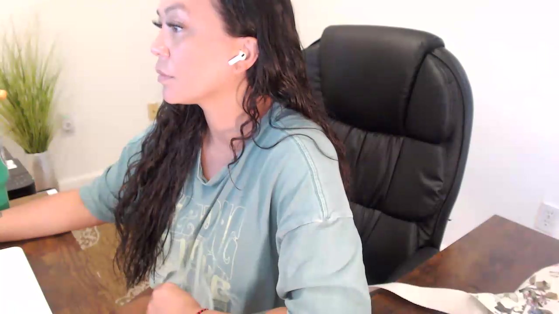 Gallery image thumbnail from MickaylaStar's myfreecams stream on, 07/15/2026, 18:21 image 3 of 20