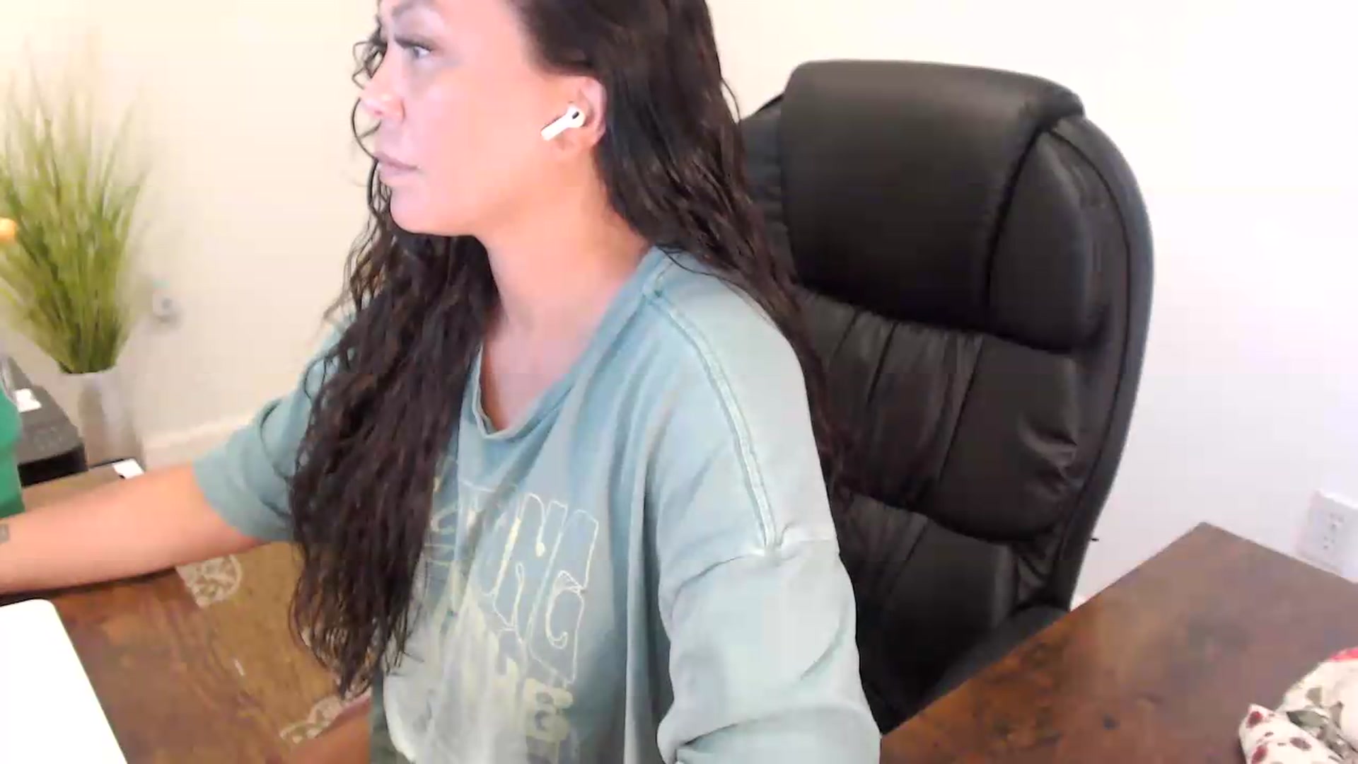 Gallery image thumbnail from MickaylaStar's myfreecams stream on, 07/15/2026, 18:21 image 17 of 20