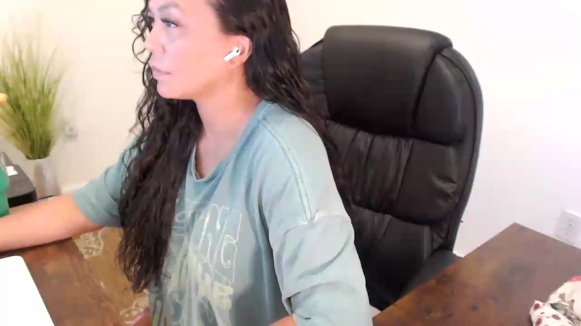 Gallery image thumbnail from MickaylaStar's myfreecams stream on, 07/15/2026, 18:21 image 15 of 20