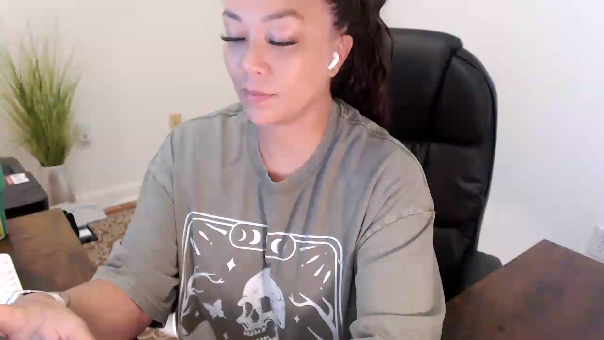 Gallery image thumbnail from MickaylaStar's myfreecams stream on, 07/16/2026, 13:58 image 18 of 20
