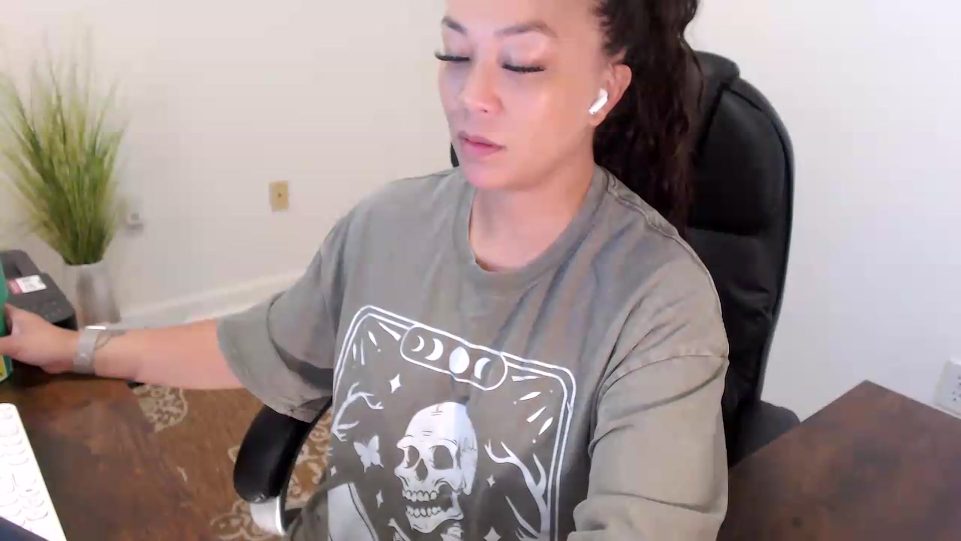 Gallery image thumbnail from MickaylaStar's myfreecams stream on, 07/16/2026, 13:58 image 14 of 20
