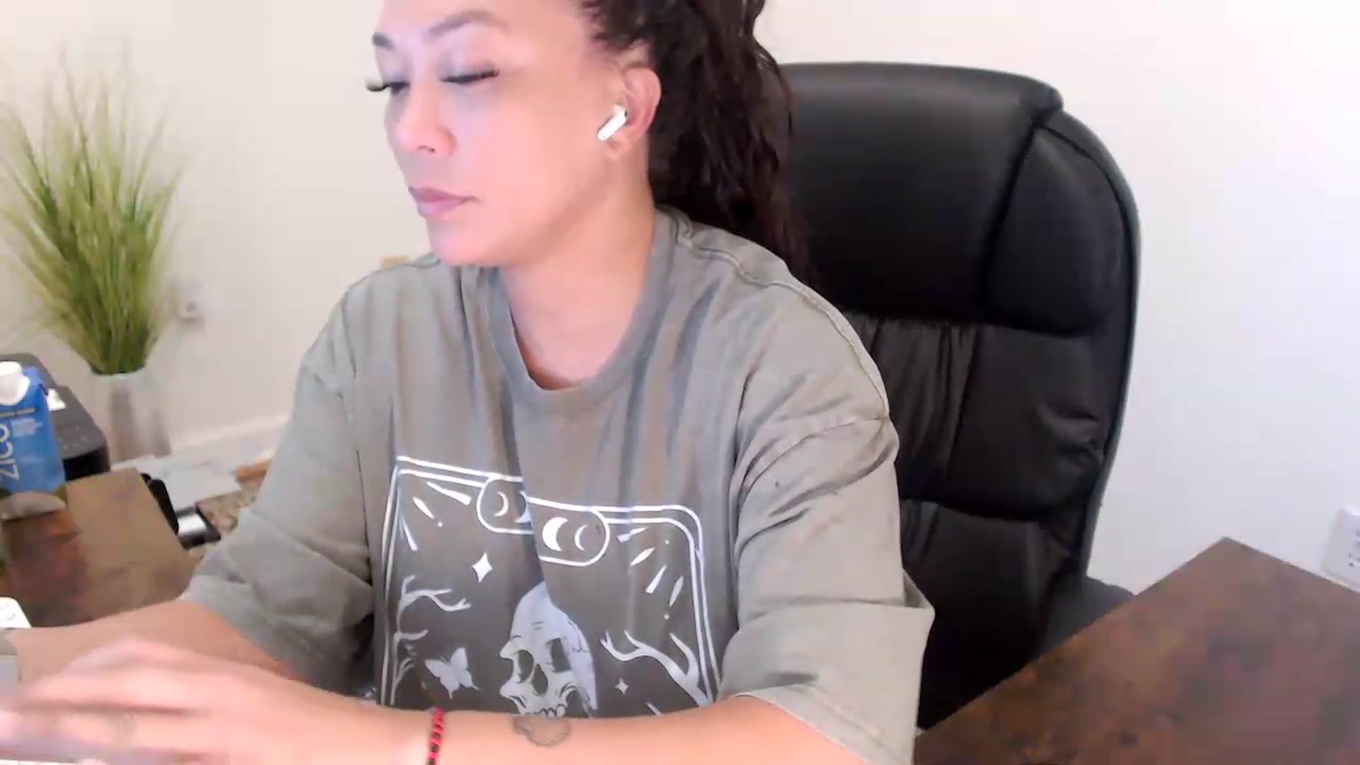 Gallery image thumbnail from MickaylaStar's myfreecams stream on, 07/16/2026, 13:58 image 3 of 20