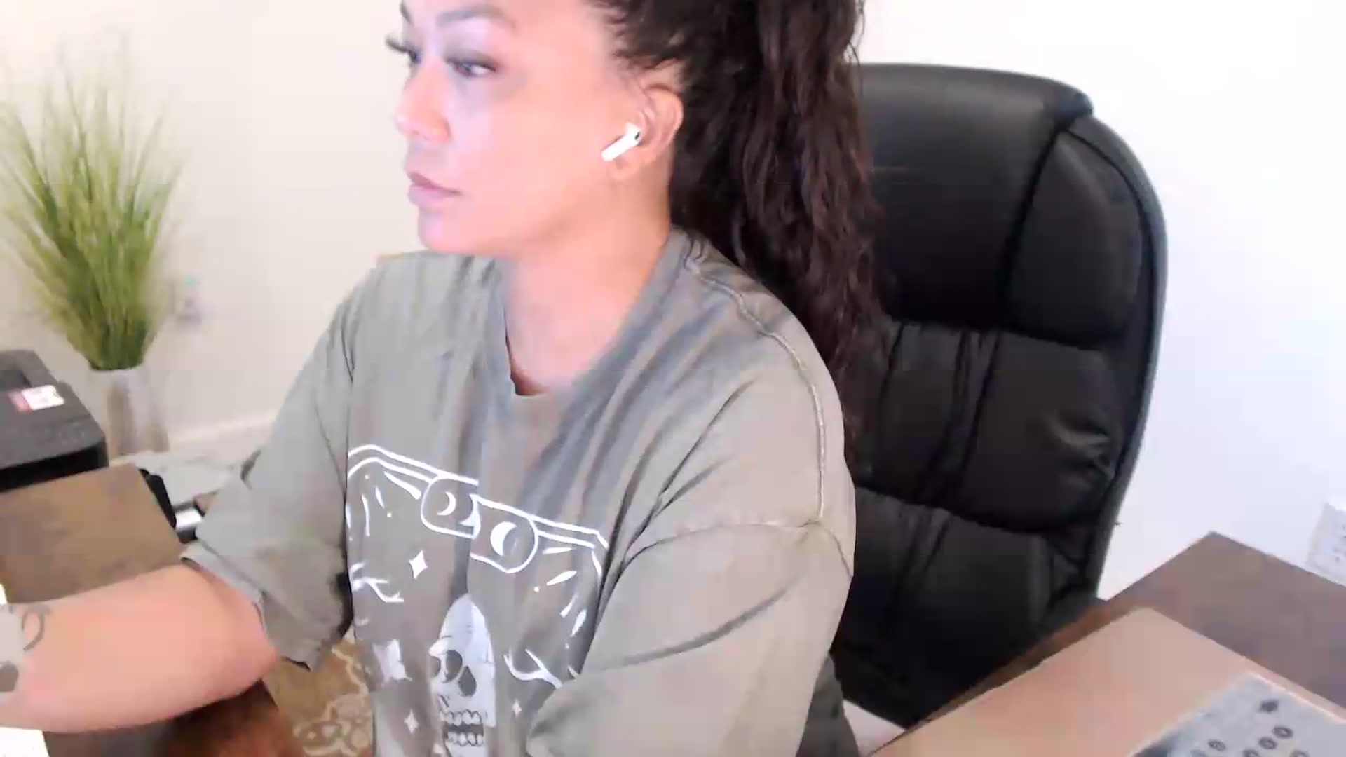 Gallery image thumbnail from MickaylaStar's myfreecams stream on, 07/16/2026, 14:35 image 17 of 20