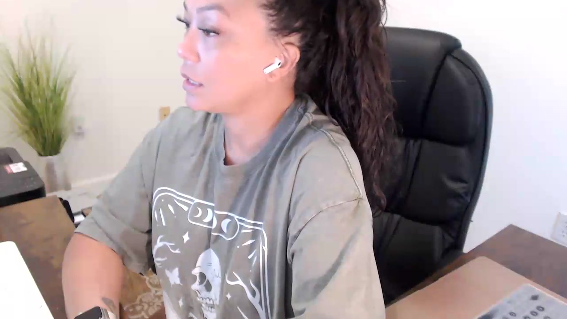 Gallery image thumbnail from MickaylaStar's myfreecams stream on, 07/16/2026, 14:35 image 10 of 20