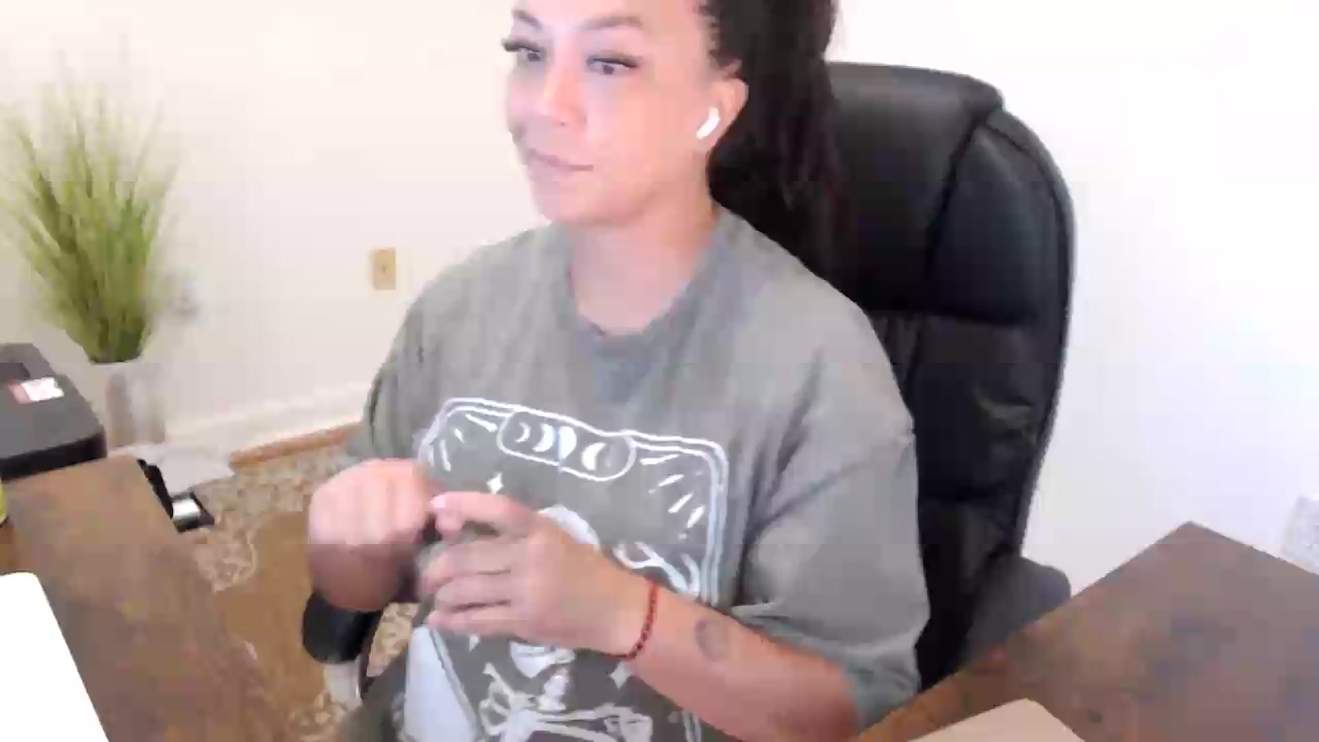 Gallery image thumbnail from MickaylaStar's myfreecams stream on, 07/16/2026, 15:48 image 1 of 20