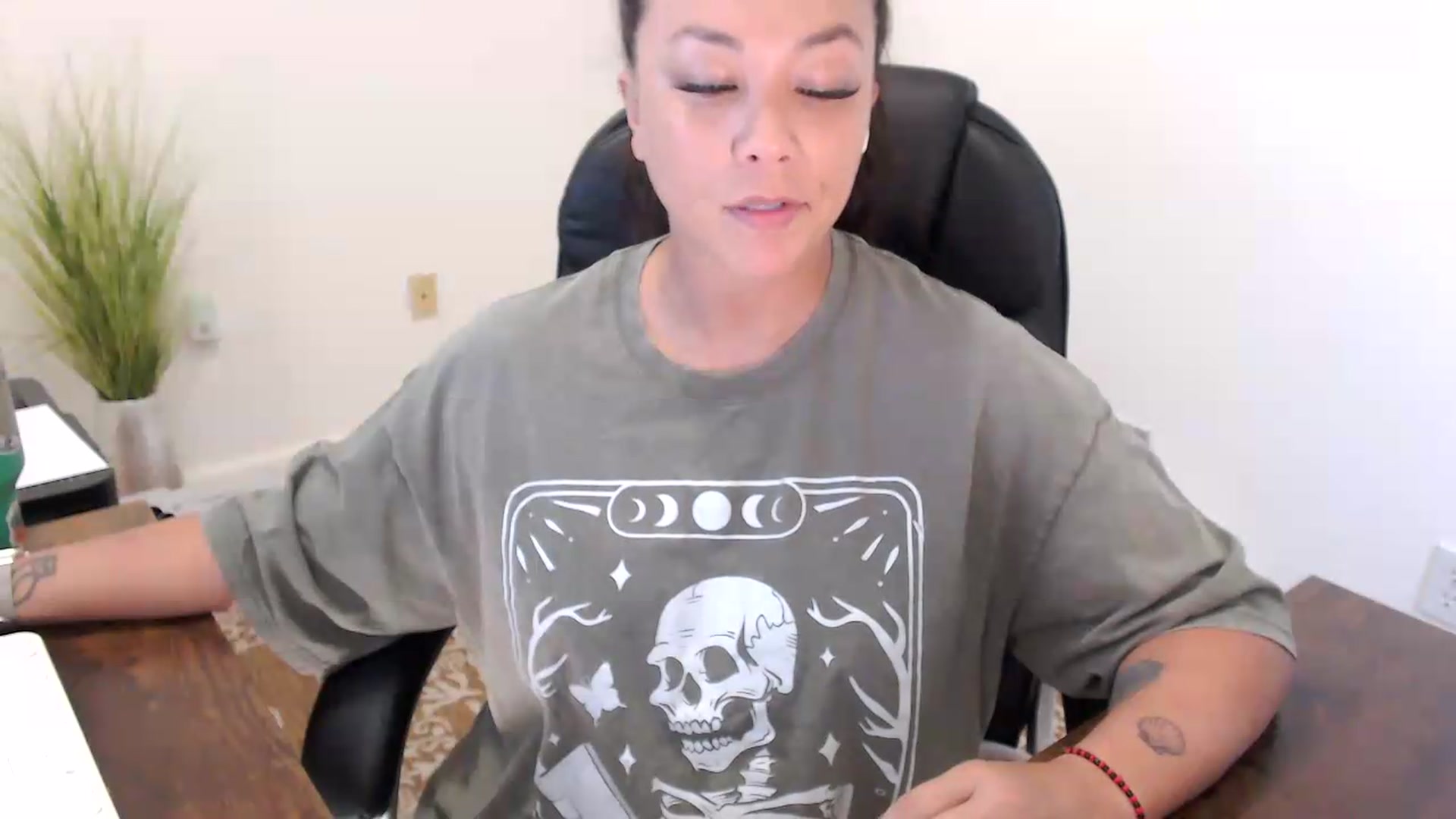 Gallery image thumbnail from MickaylaStar's myfreecams stream on, 07/16/2026, 15:48 image 4 of 20