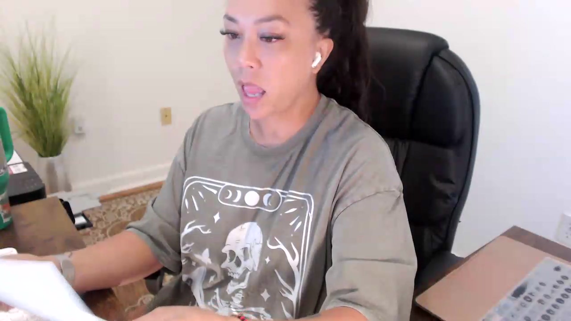 Gallery image thumbnail from MickaylaStar's myfreecams stream on, 07/16/2026, 15:48 image 10 of 20