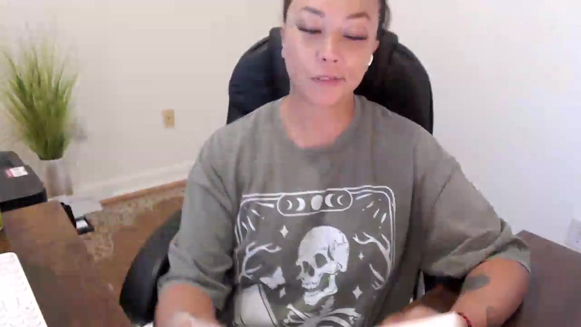 Gallery image thumbnail from MickaylaStar's myfreecams stream on, 07/16/2026, 15:48 image 2 of 20
