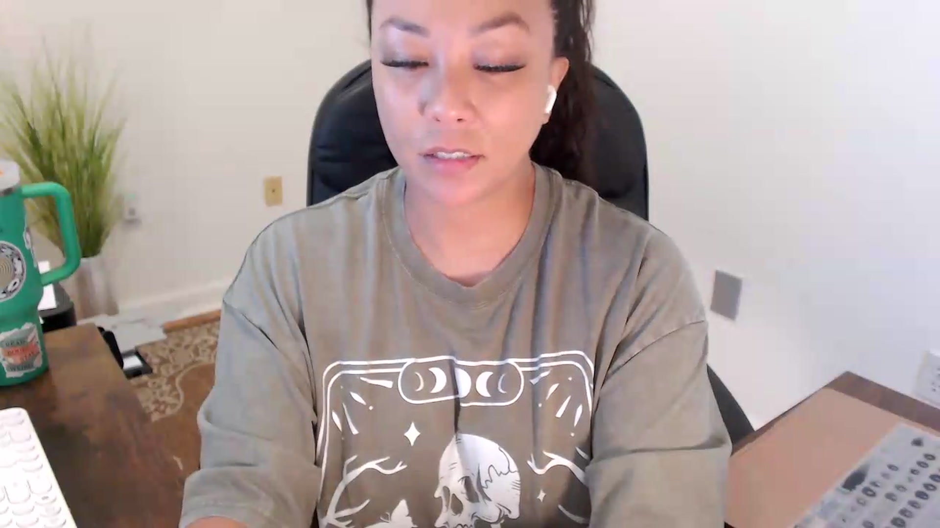 Gallery image thumbnail from MickaylaStar's myfreecams stream on, 07/16/2026, 15:48 image 13 of 20