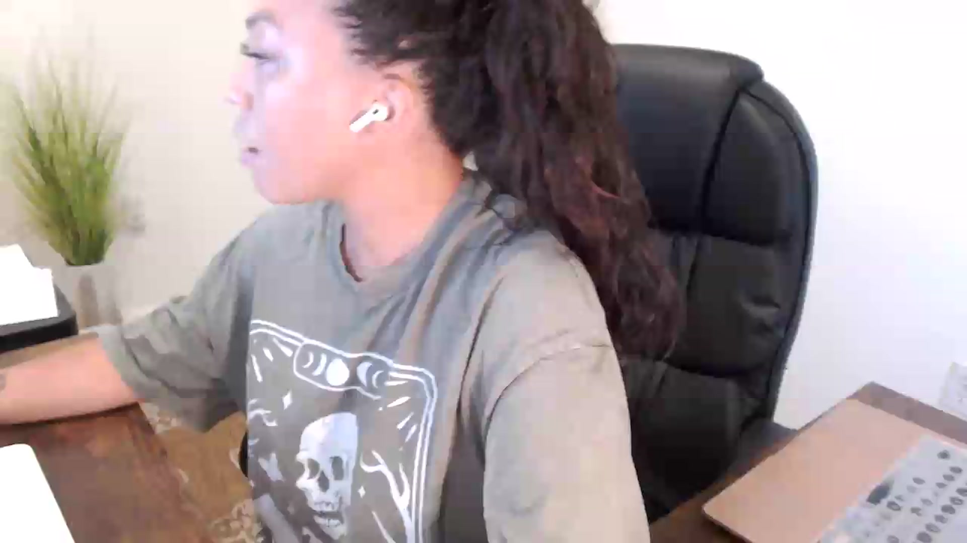 Gallery image thumbnail from MickaylaStar's myfreecams stream on, 07/16/2026, 16:14 image 7 of 20