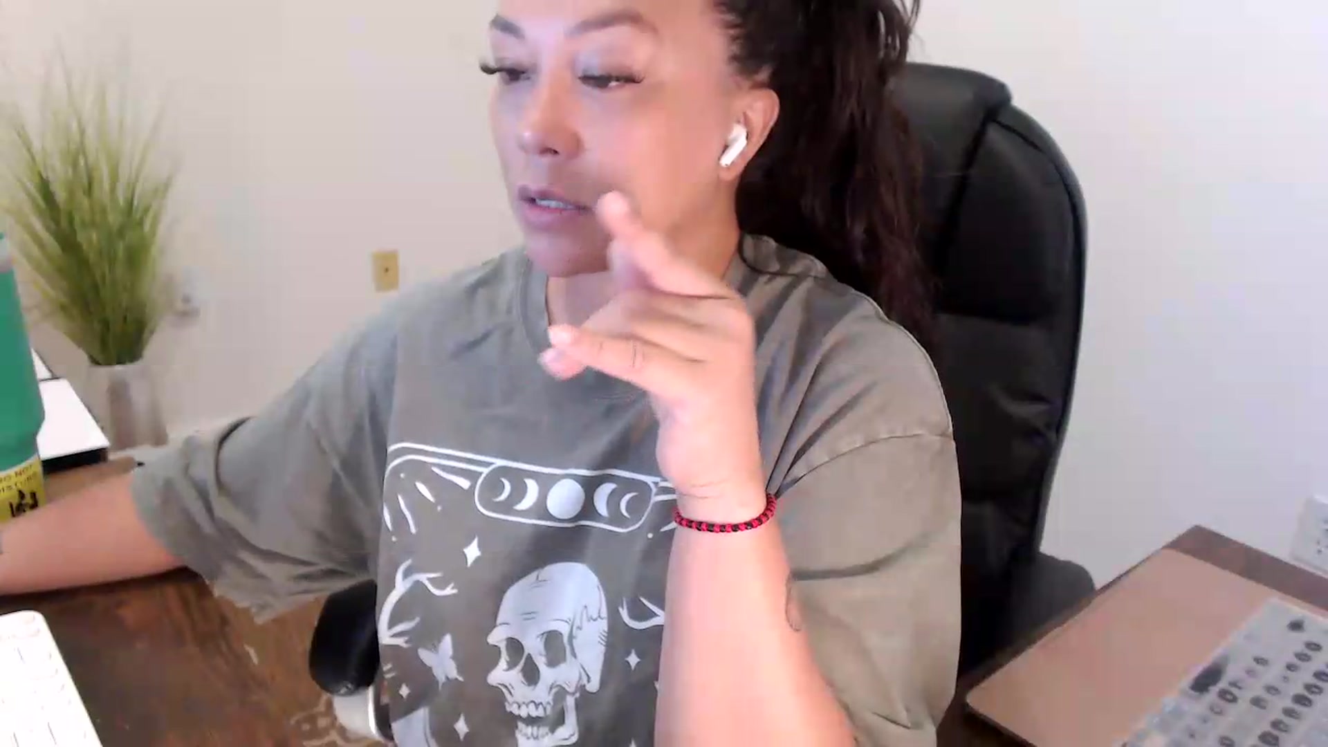 Gallery image thumbnail from MickaylaStar's myfreecams stream on, 07/16/2026, 16:14 image 19 of 20