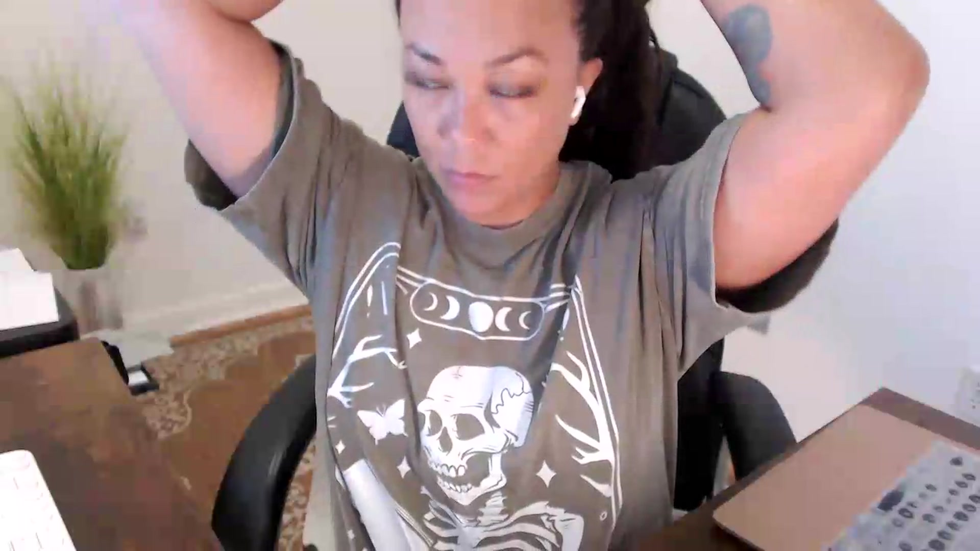 Gallery image thumbnail from MickaylaStar's myfreecams stream on, 07/16/2026, 16:14 image 5 of 20
