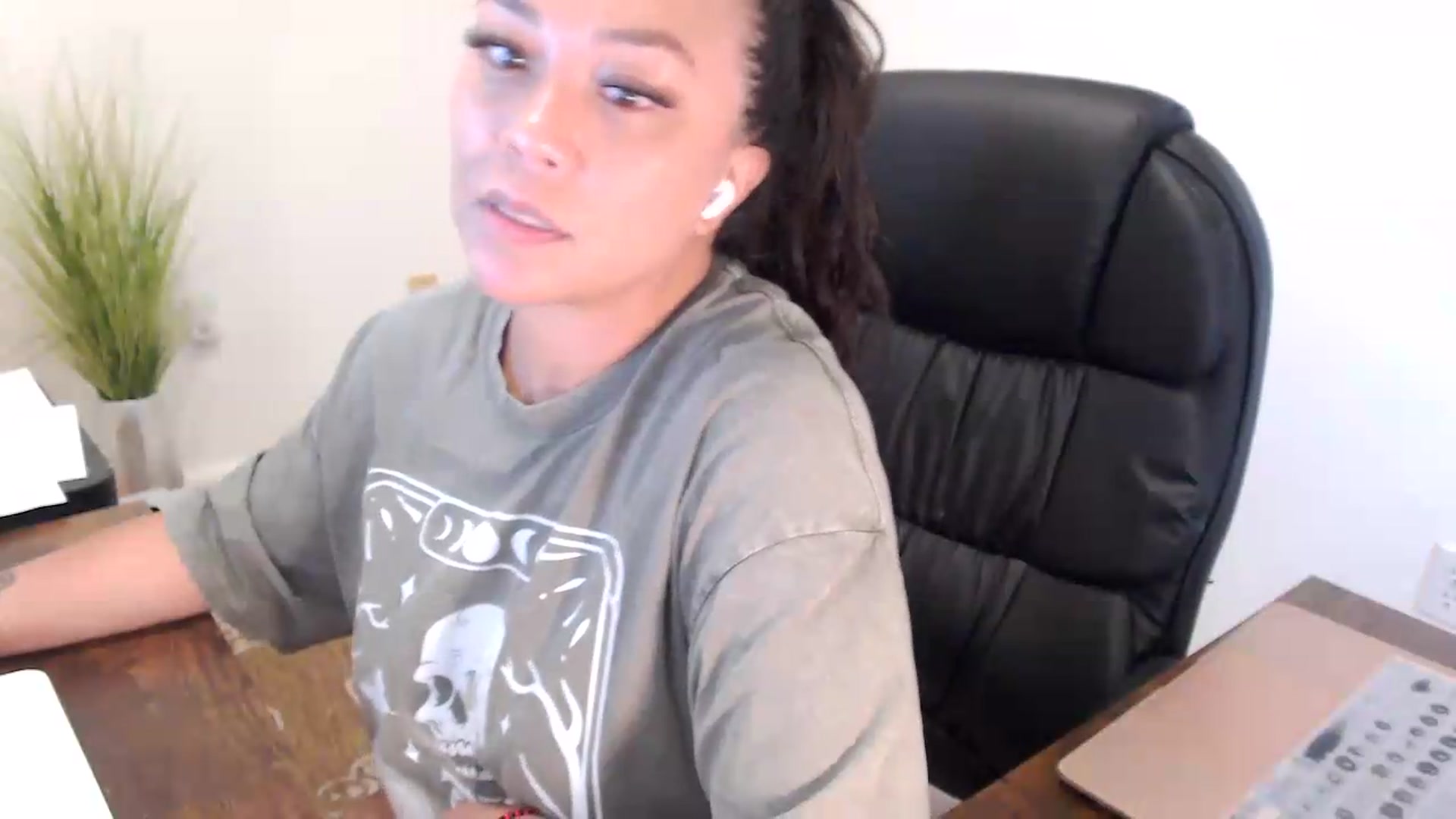 Gallery image thumbnail from MickaylaStar's myfreecams stream on, 07/16/2026, 16:14 image 3 of 20