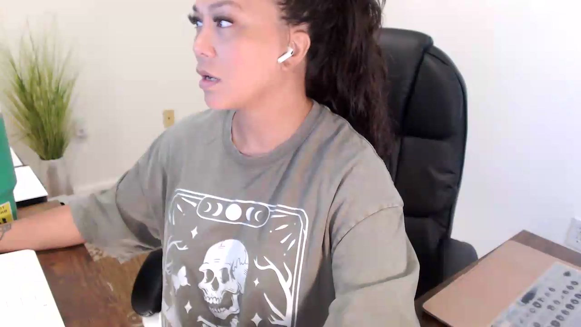 Gallery image thumbnail from MickaylaStar's myfreecams stream on, 07/16/2026, 17:04 image 10 of 20