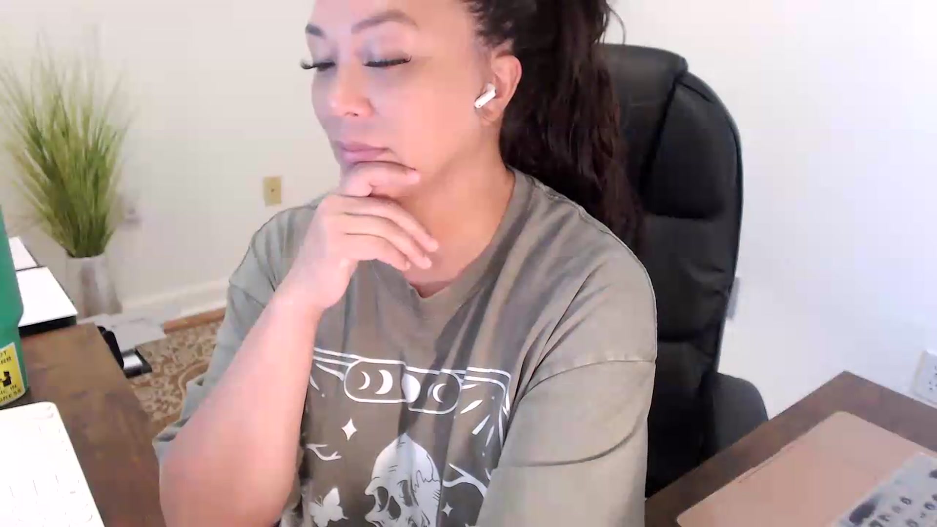 Gallery image thumbnail from MickaylaStar's myfreecams stream on, 07/16/2026, 18:08 image 2 of 20