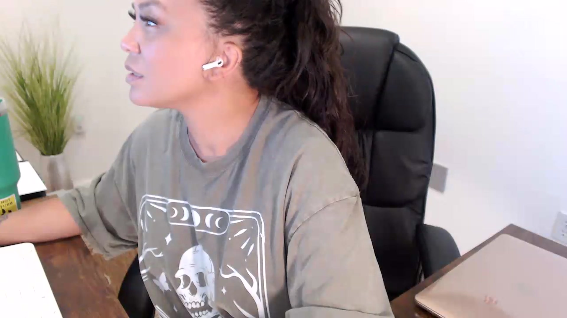 Gallery image thumbnail from MickaylaStar's myfreecams stream on, 07/16/2026, 18:08 image 12 of 20