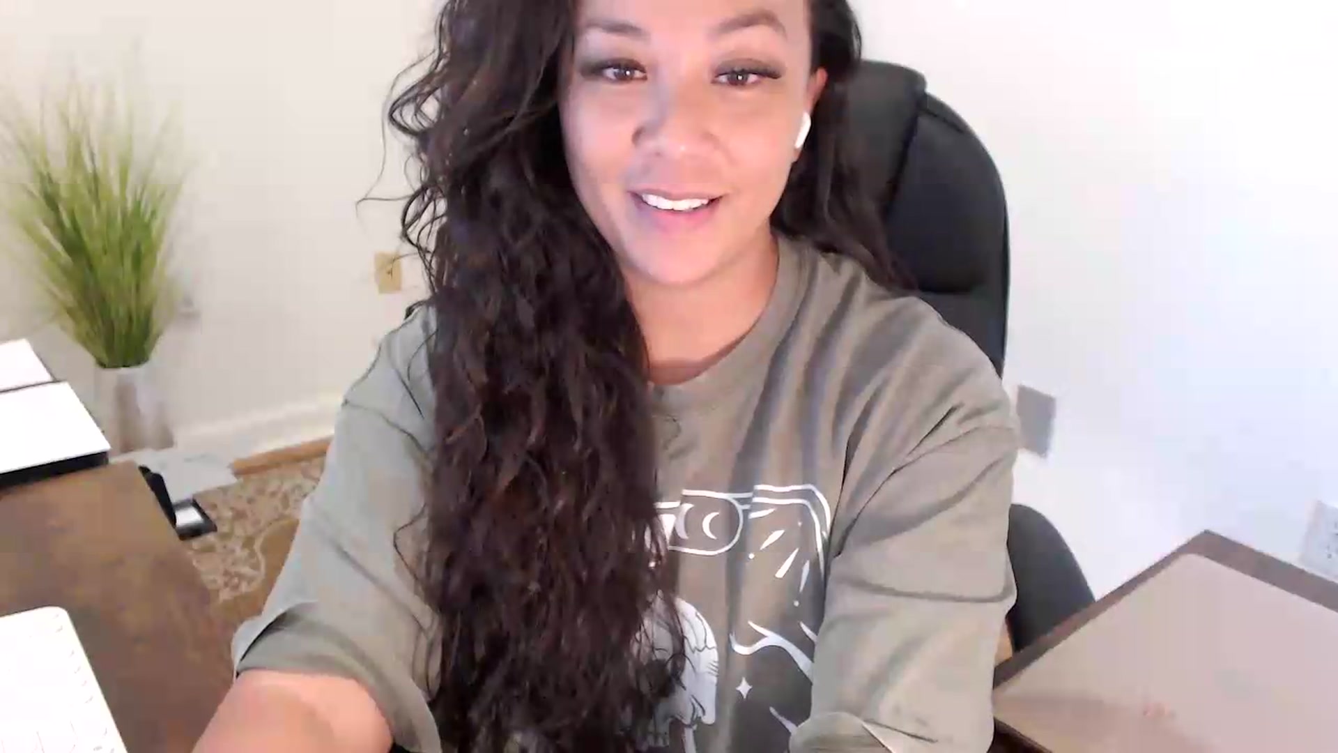 Gallery image thumbnail from MickaylaStar's myfreecams stream on, 07/16/2026, 18:38 image 5 of 20