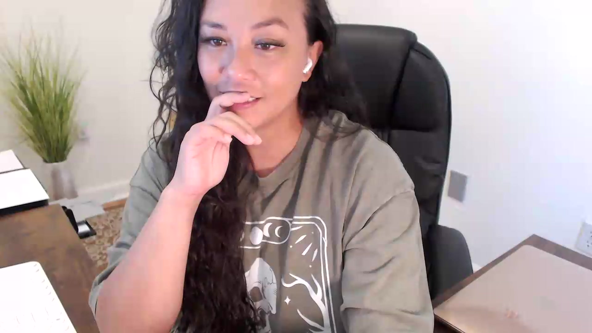 Gallery image thumbnail from MickaylaStar's myfreecams stream on, 07/16/2026, 18:53 image 18 of 20