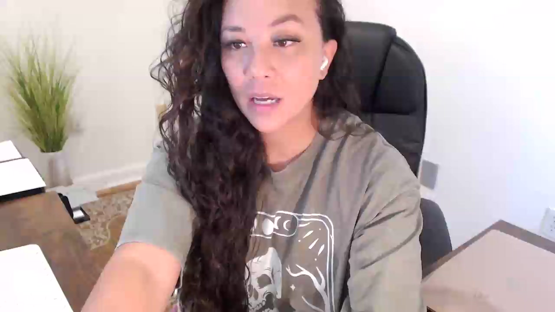 Gallery image thumbnail from MickaylaStar's myfreecams stream on, 07/16/2026, 18:53 image 16 of 20