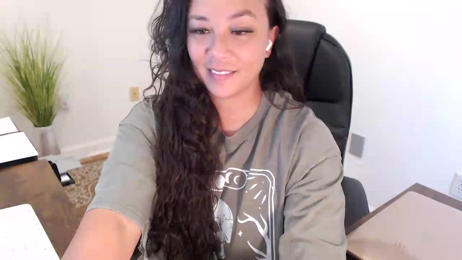 Gallery image thumbnail from MickaylaStar's myfreecams stream on, 07/16/2026, 18:53 image 19 of 20