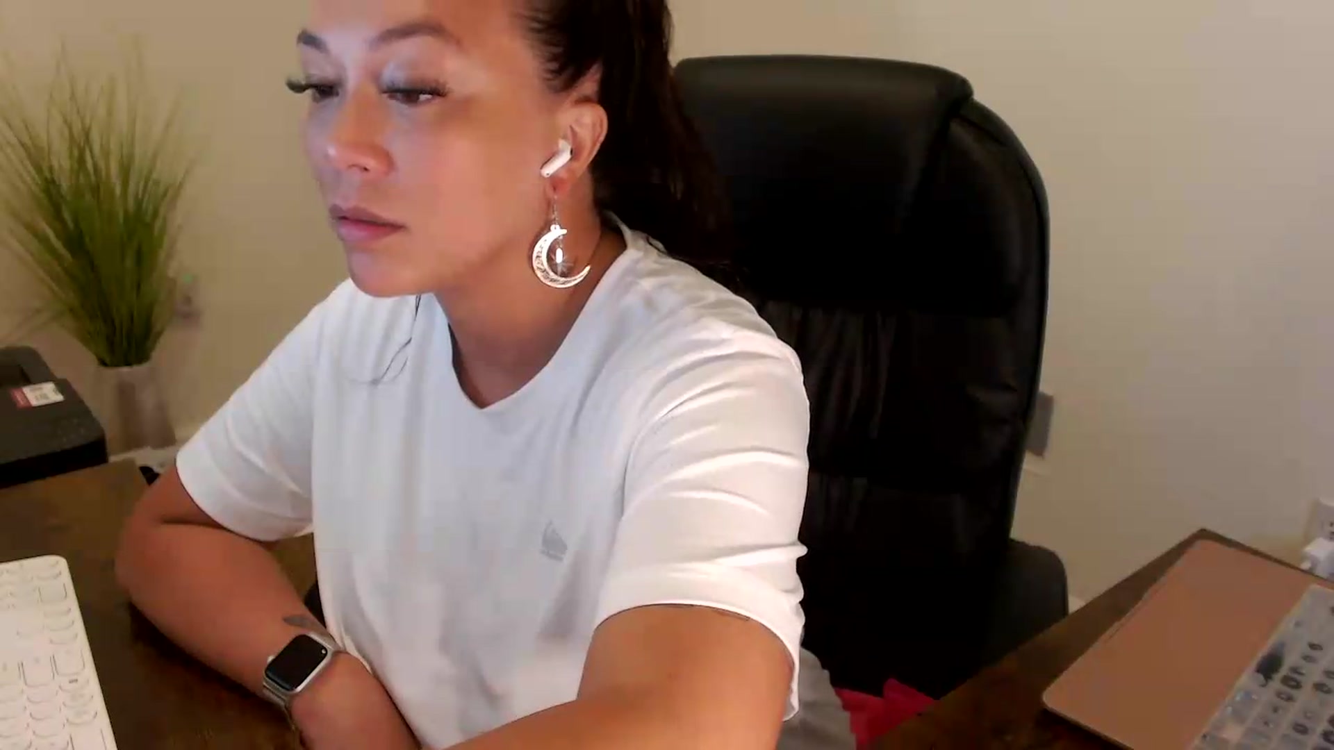 Gallery image thumbnail from MickaylaStar's myfreecams stream on, 07/17/2026, 15:48 image 13 of 20