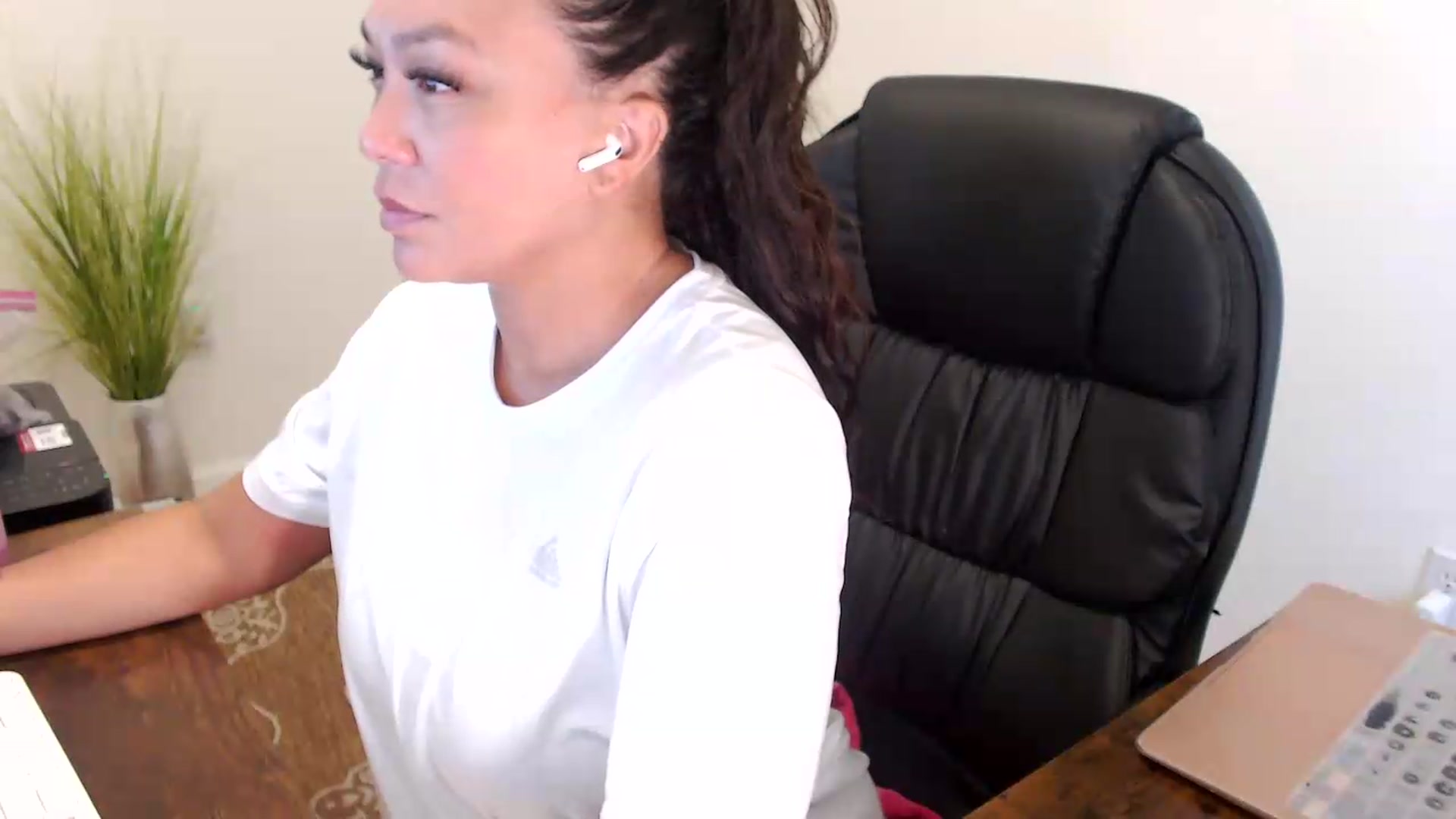 Gallery image thumbnail from MickaylaStar's myfreecams stream on, 07/20/2026, 17:44 image 2 of 20