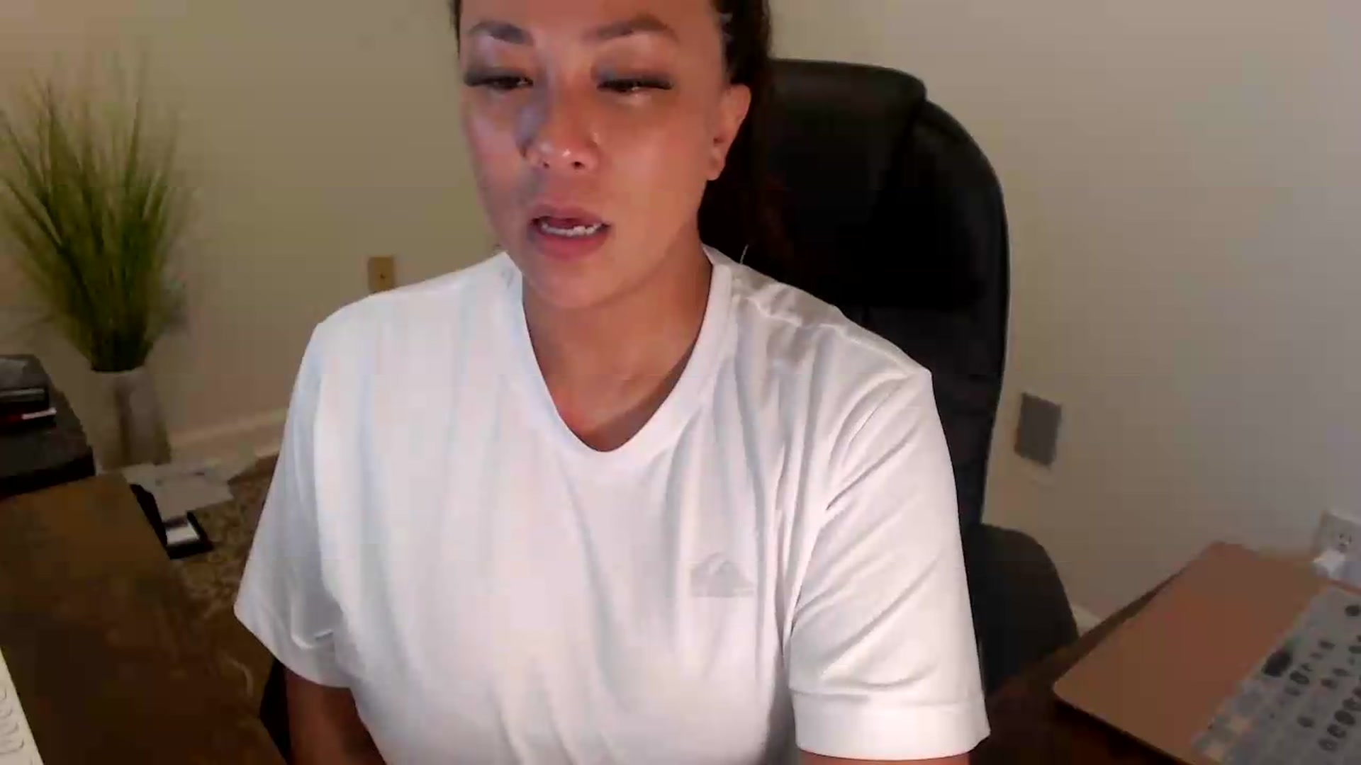 Gallery image thumbnail from MickaylaStar's myfreecams stream on, 07/20/2026, 18:43 image 14 of 20
