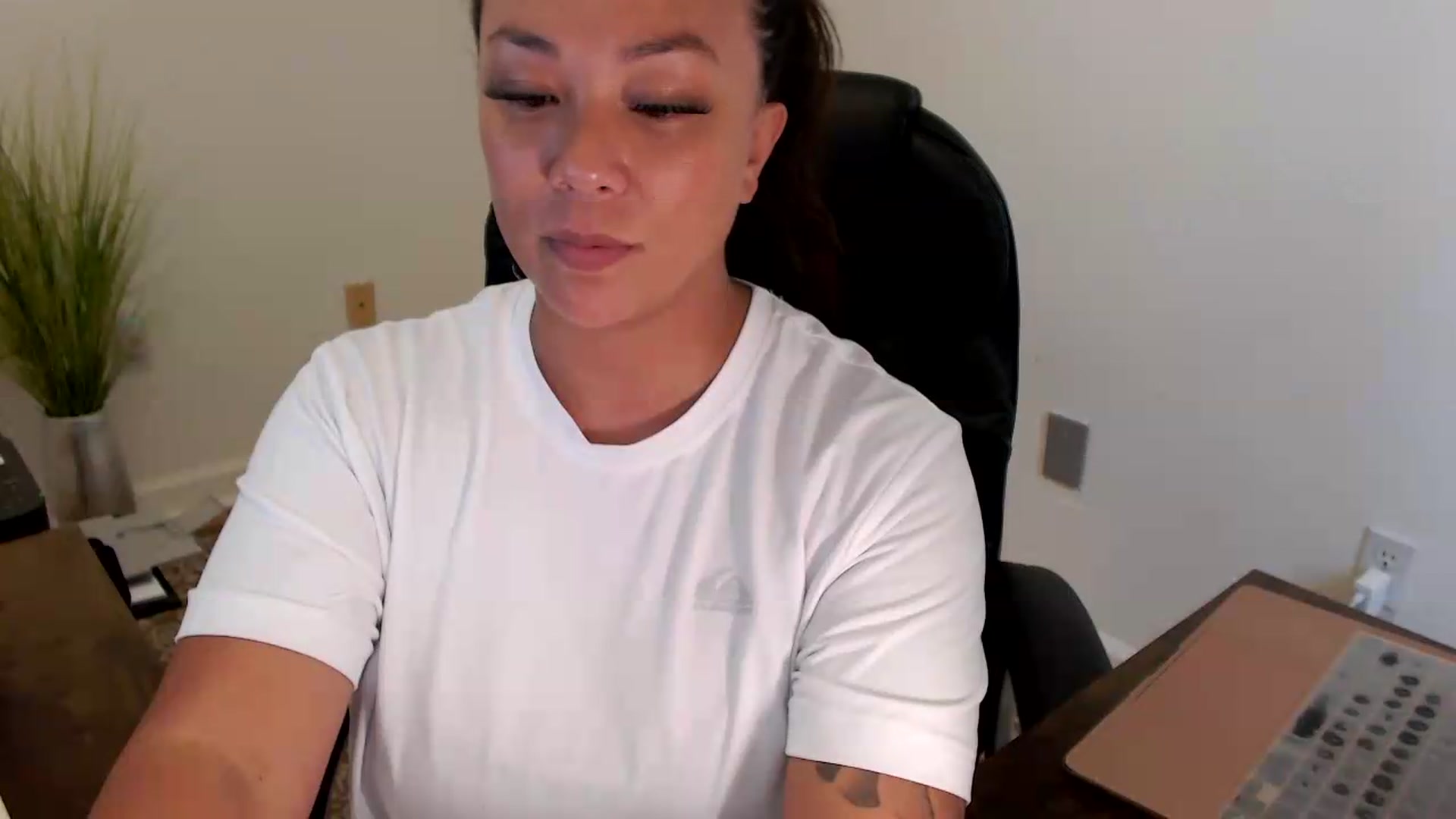 Gallery image thumbnail from MickaylaStar's myfreecams stream on, 07/20/2026, 20:05 image 5 of 20