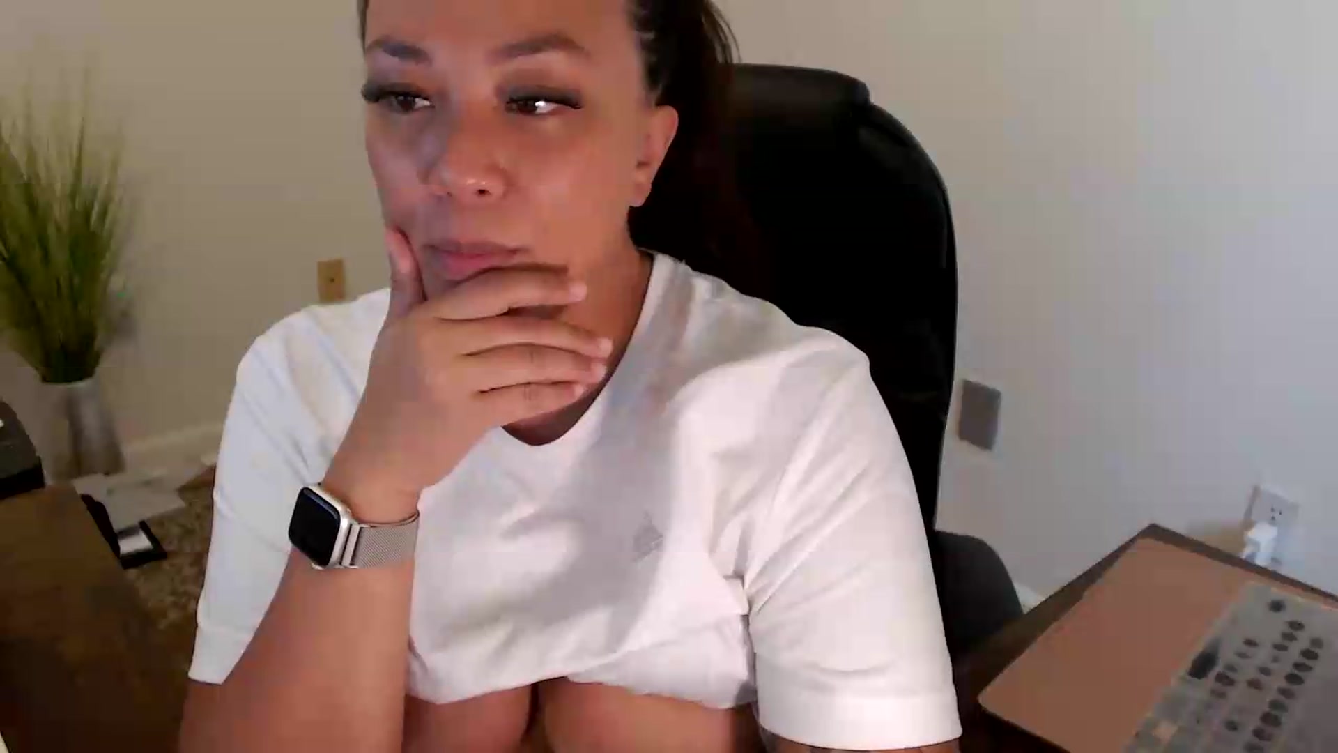 Gallery image thumbnail from MickaylaStar's myfreecams stream on, 07/20/2026, 20:05 image 12 of 20