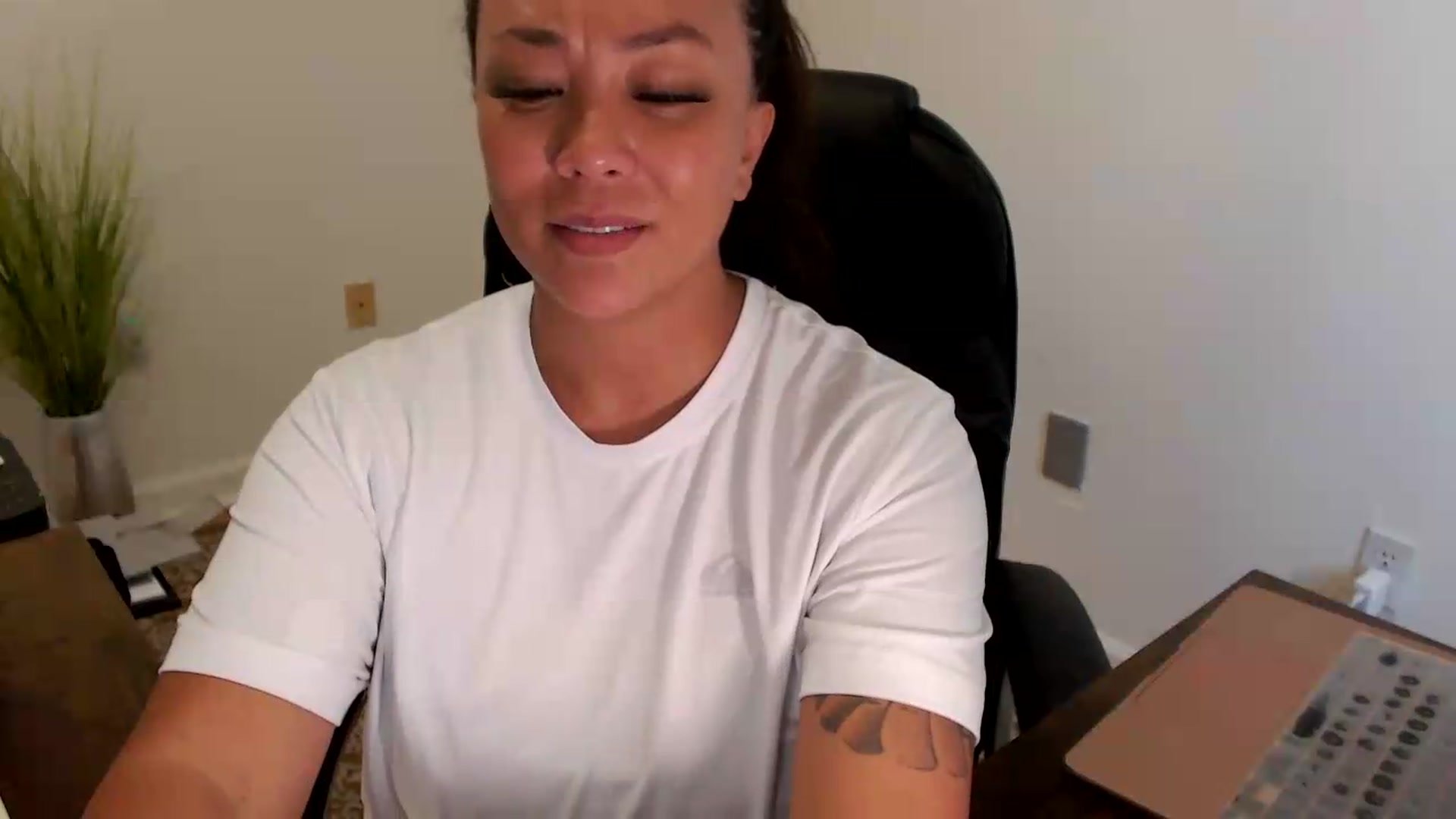 Gallery image thumbnail from MickaylaStar's myfreecams stream on, 07/20/2026, 20:05 image 8 of 20