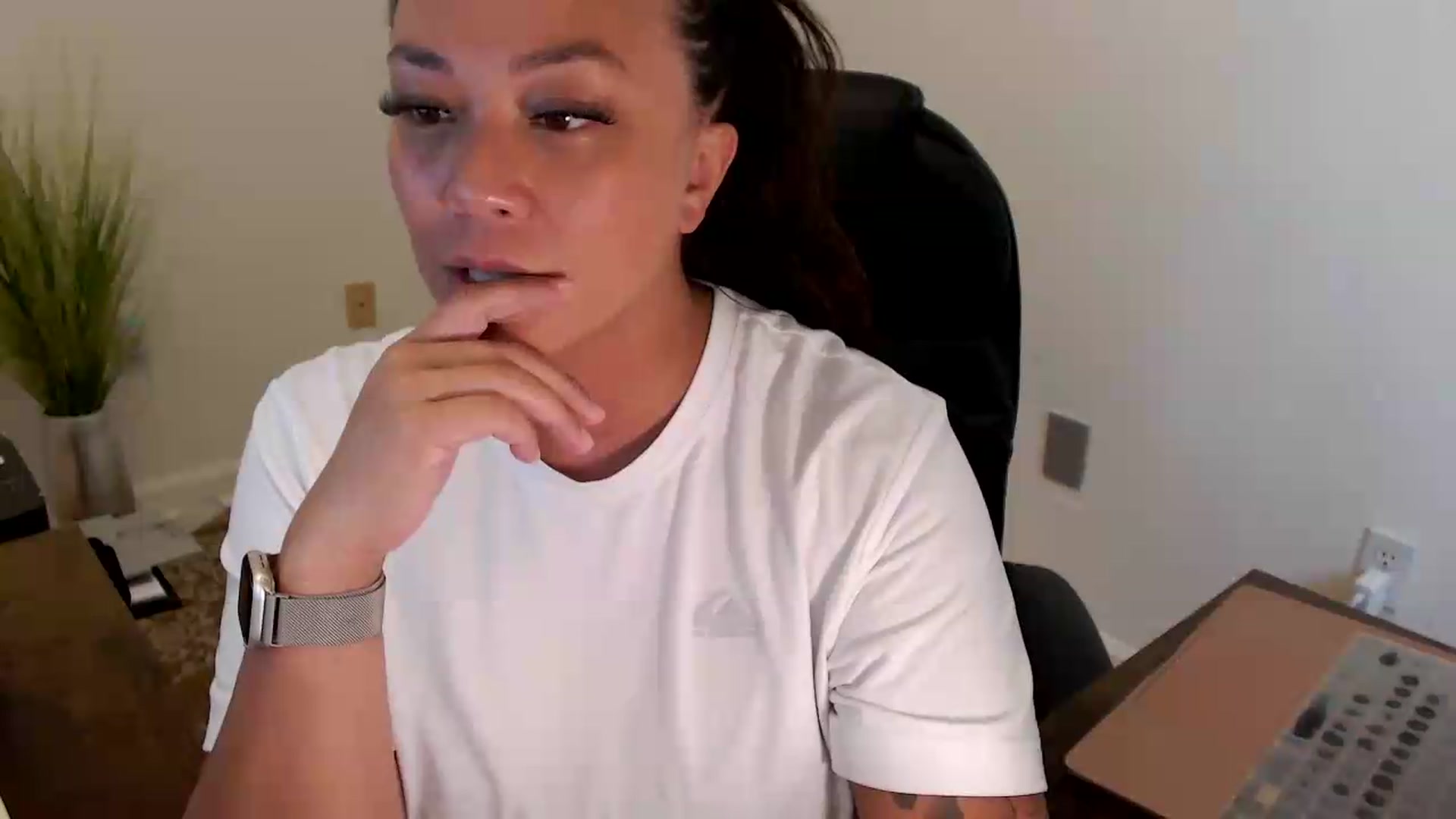 Gallery image thumbnail from MickaylaStar's myfreecams stream on, 07/20/2026, 20:05 image 4 of 20